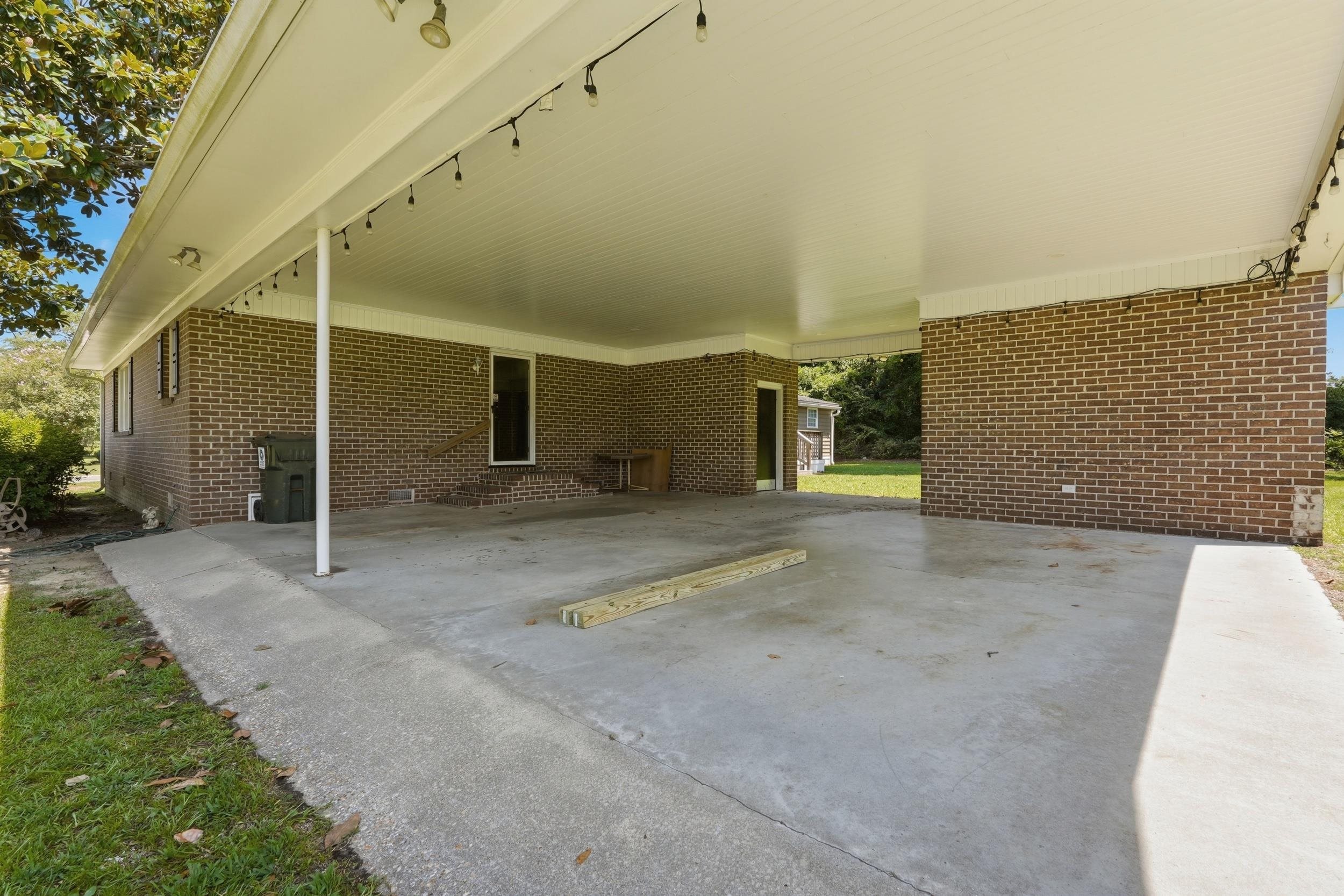 800 Elm St. Property Photo 30