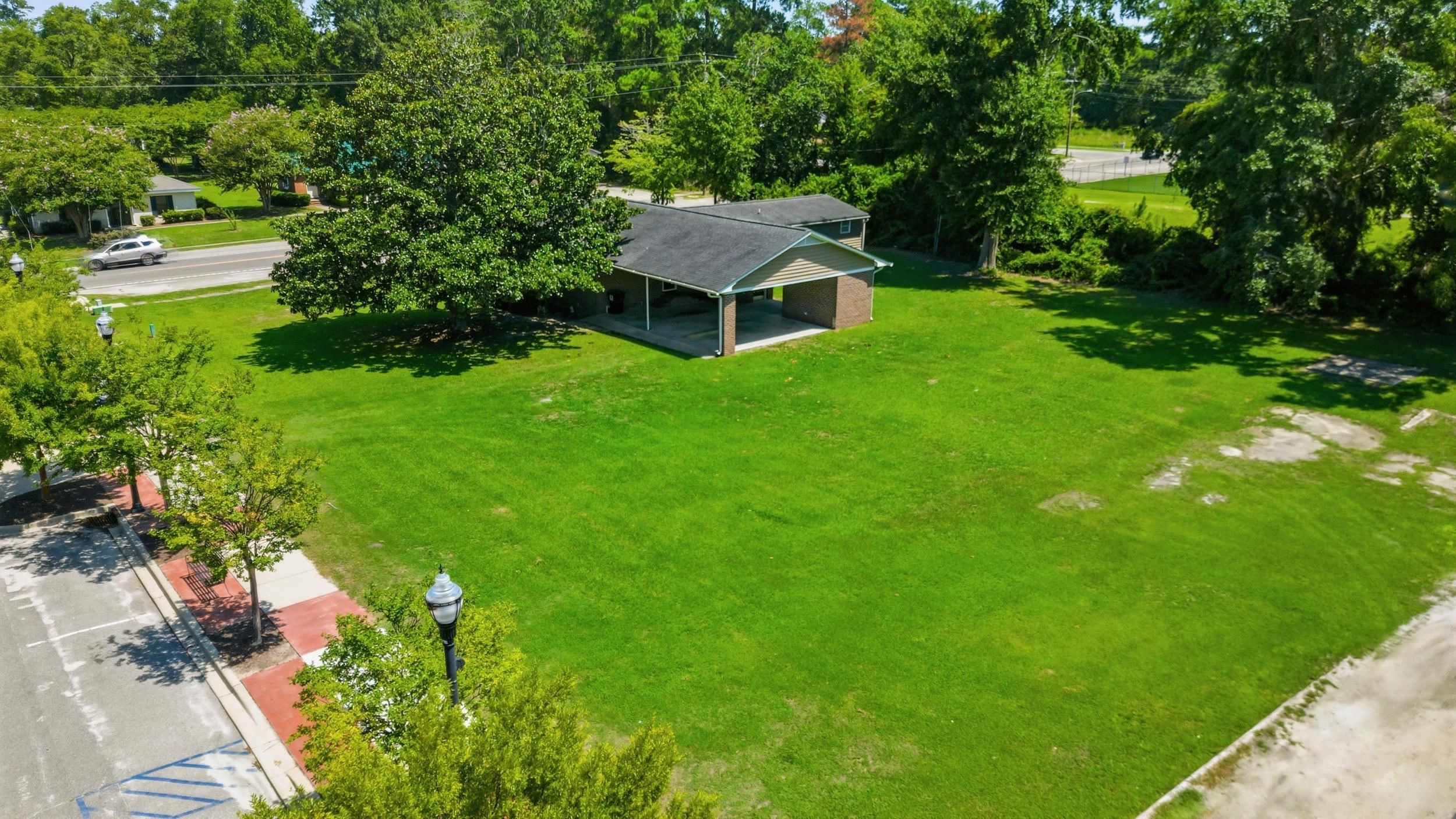 800 Elm St. Property Photo 33