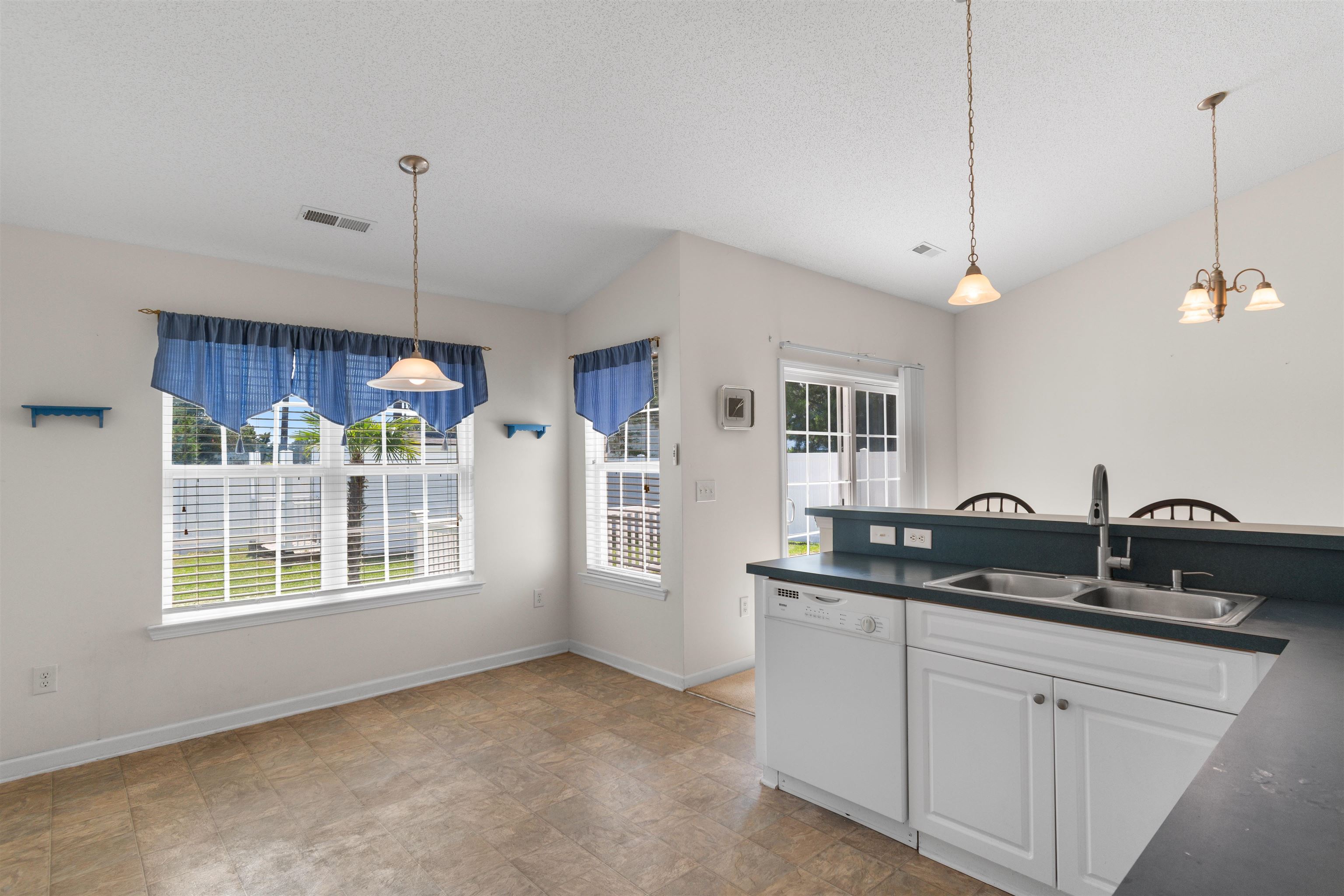 401 Carolina Woods Dr. Property Photo 6