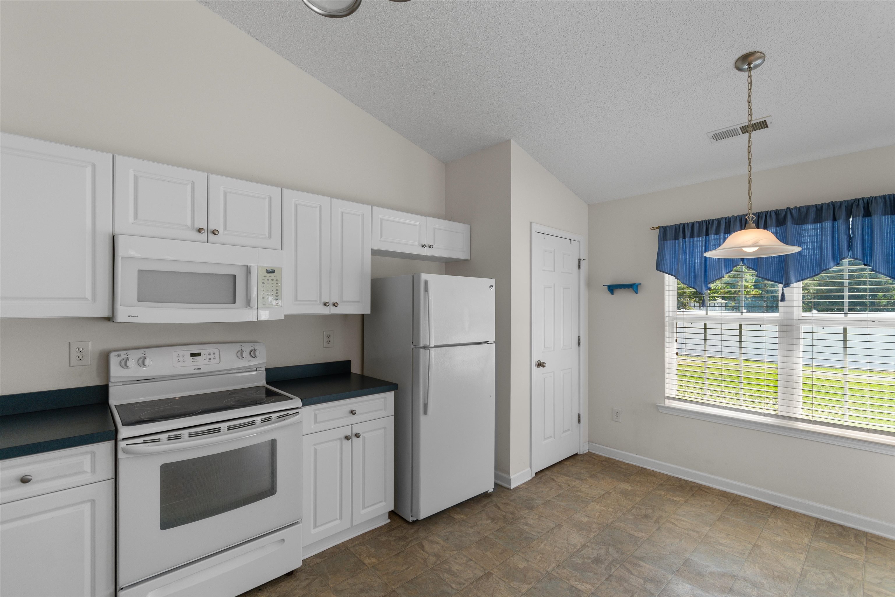 401 Carolina Woods Dr. Property Photo 7