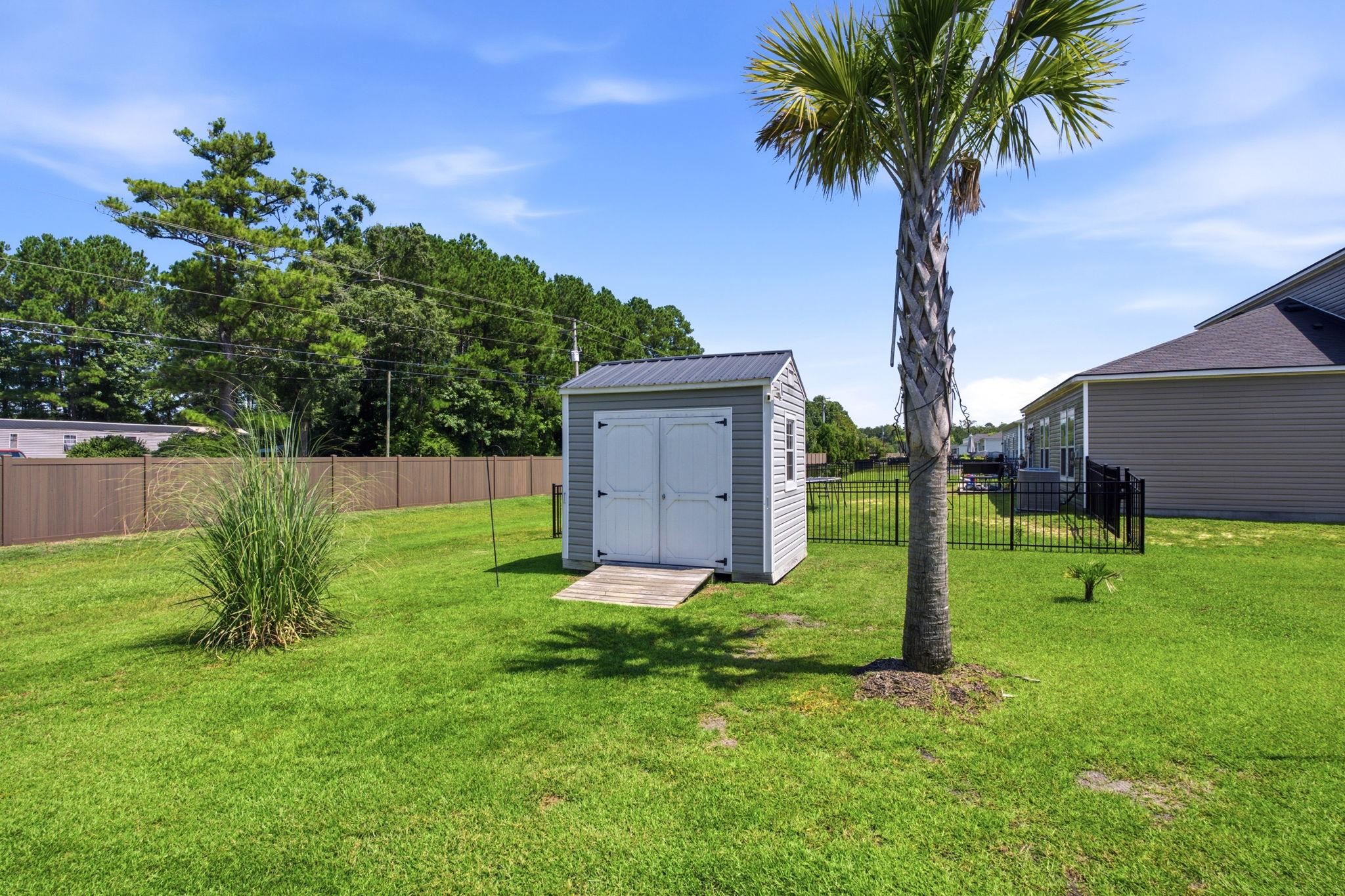 105 Cypress Tree Loop Property Photo 11