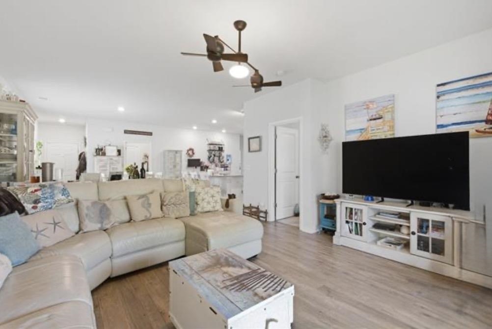 105 Cypress Tree Loop Property Photo 21