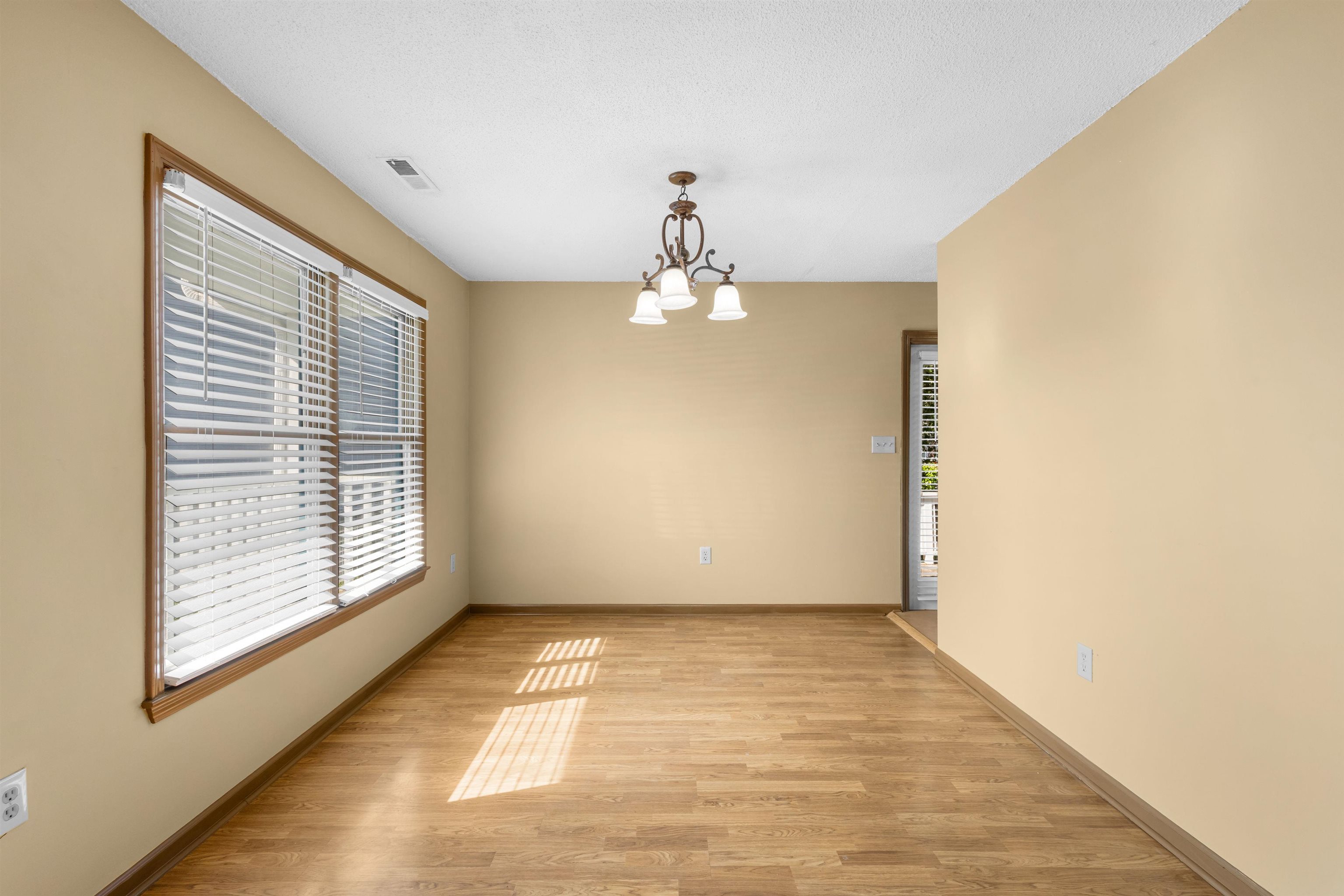 186 Williamsburg Rd. Property Photo 8