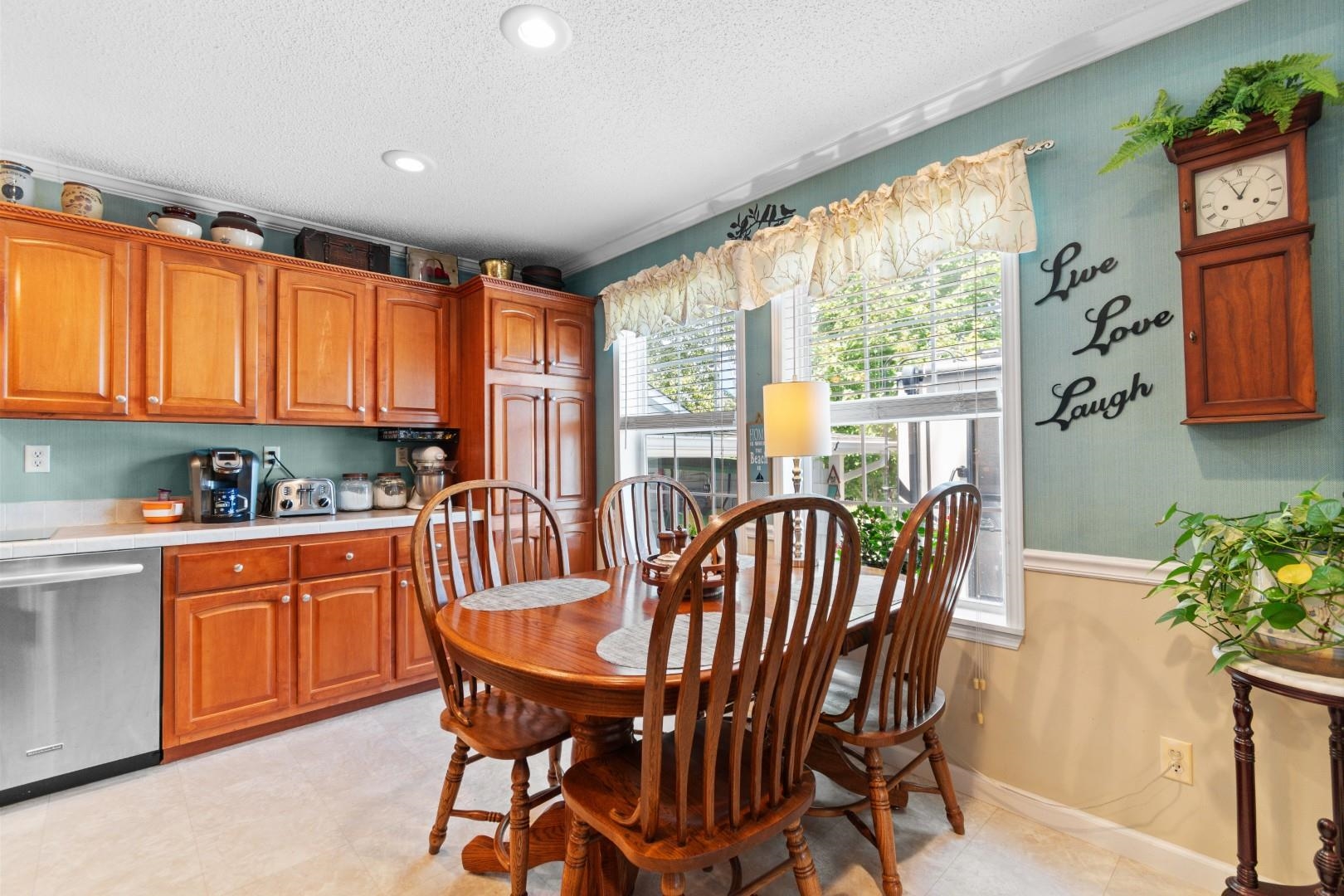 1649 Perry Circle Property Photo 8