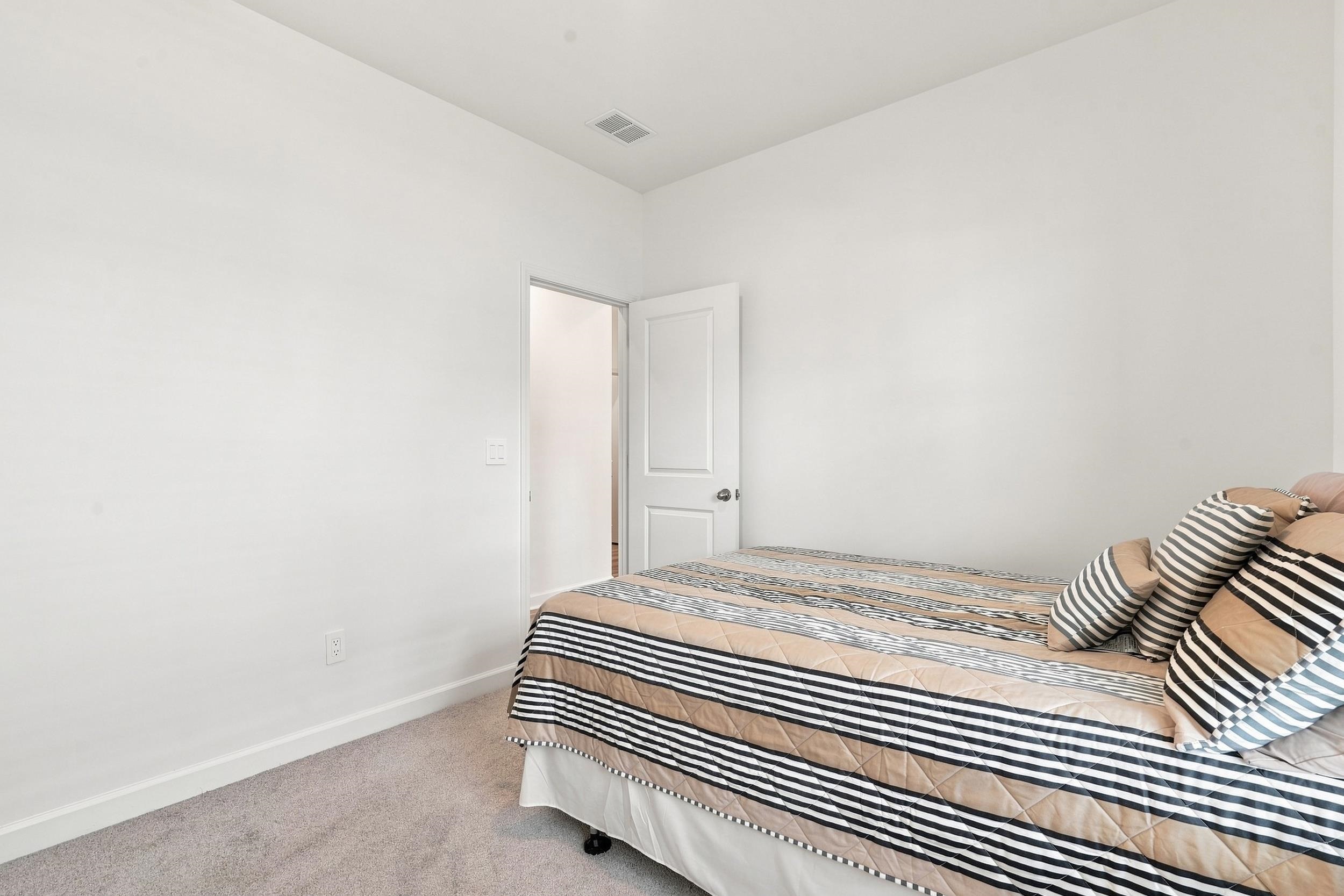 1105 Lauryn Oak Loop Property Photo 14