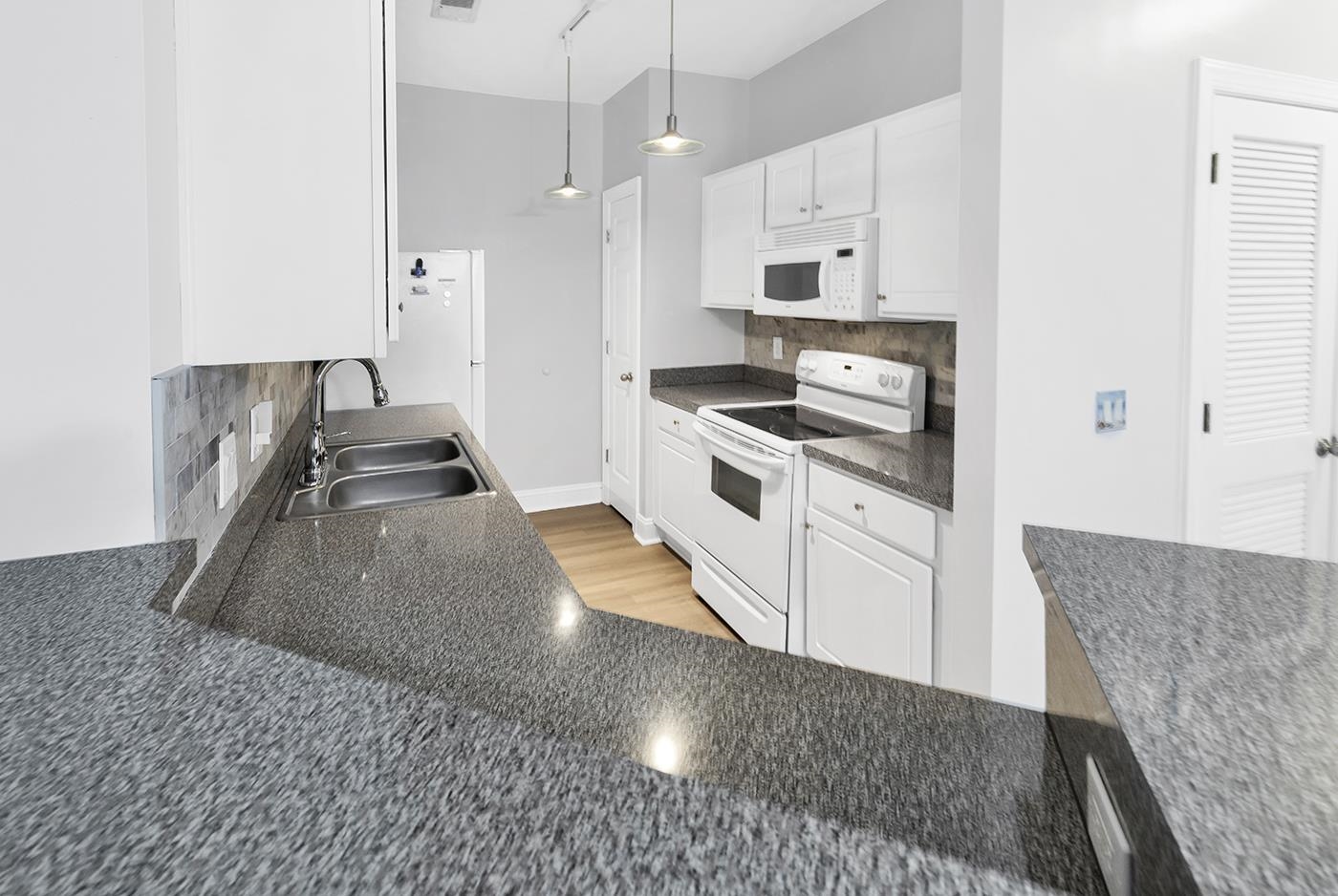 4933 Crab Pond Ct. Property Photo 4