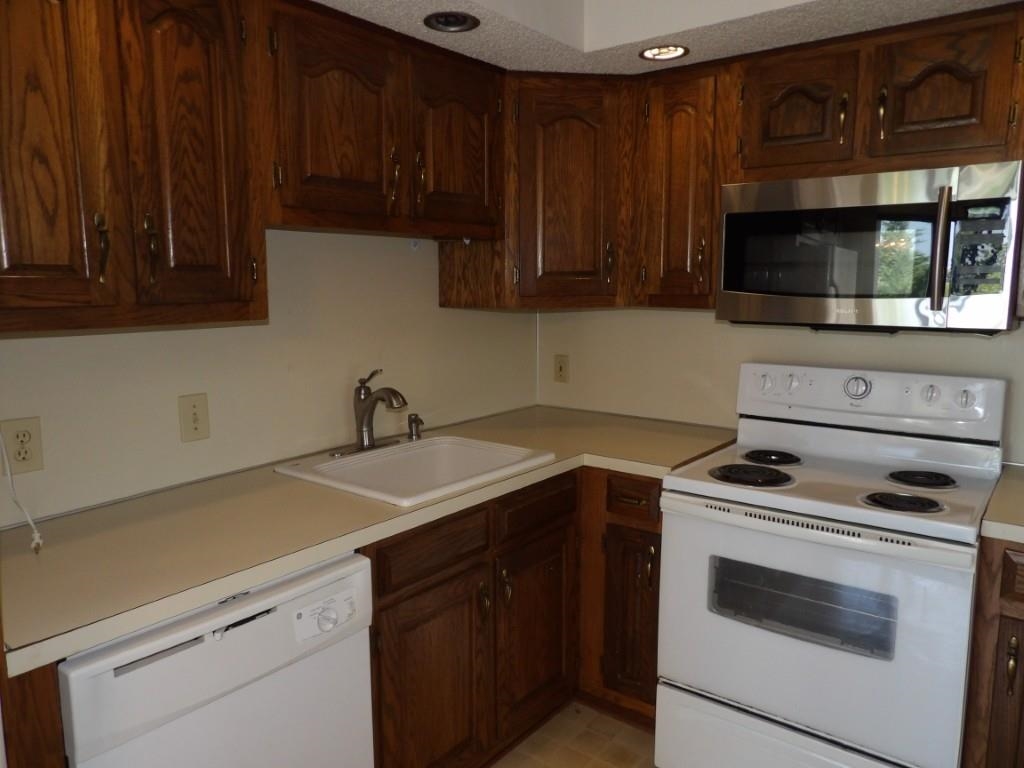 4230 Pinehurst Circle Property Photo 9