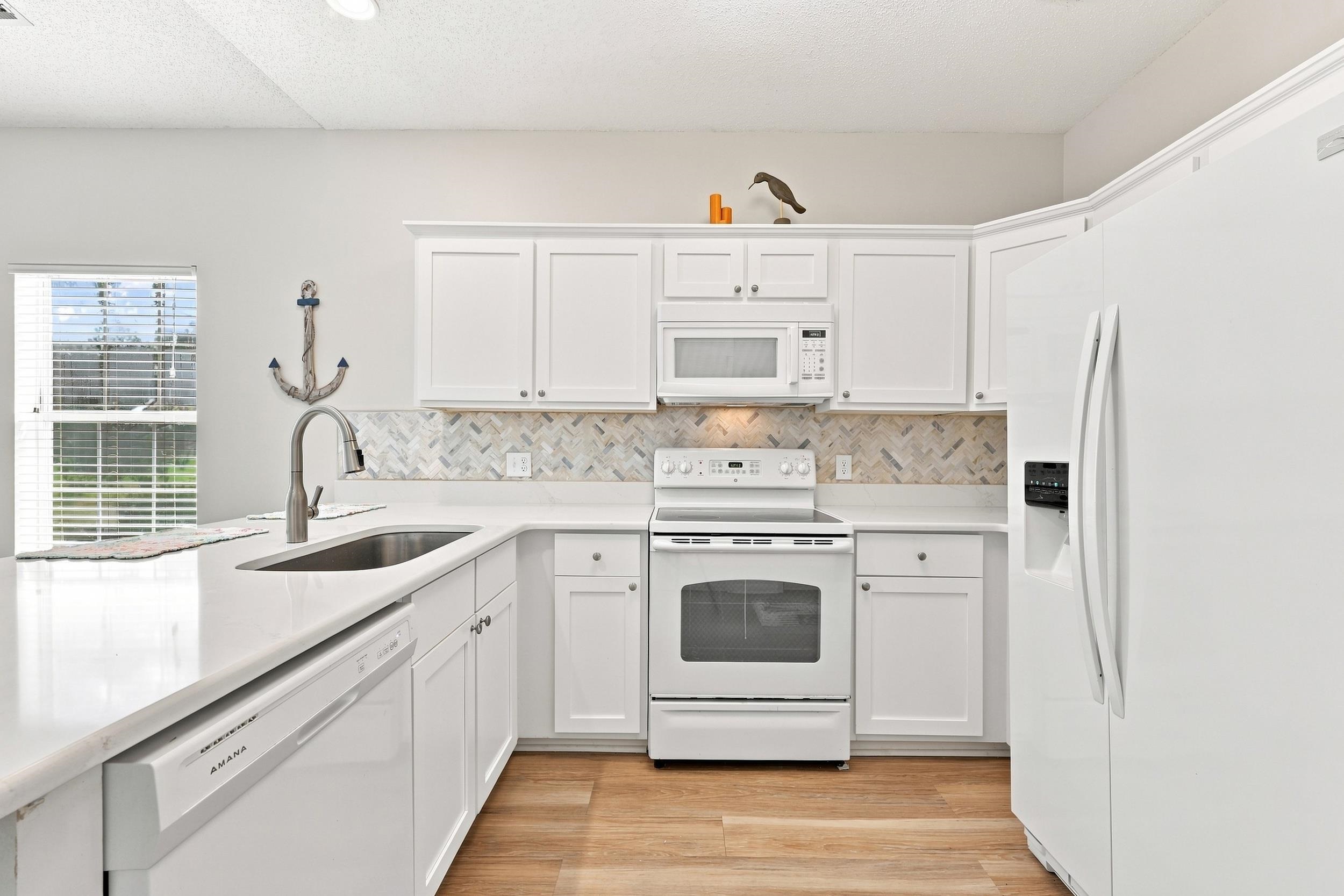 246 Sun Colony Blvd. Property Photo 8