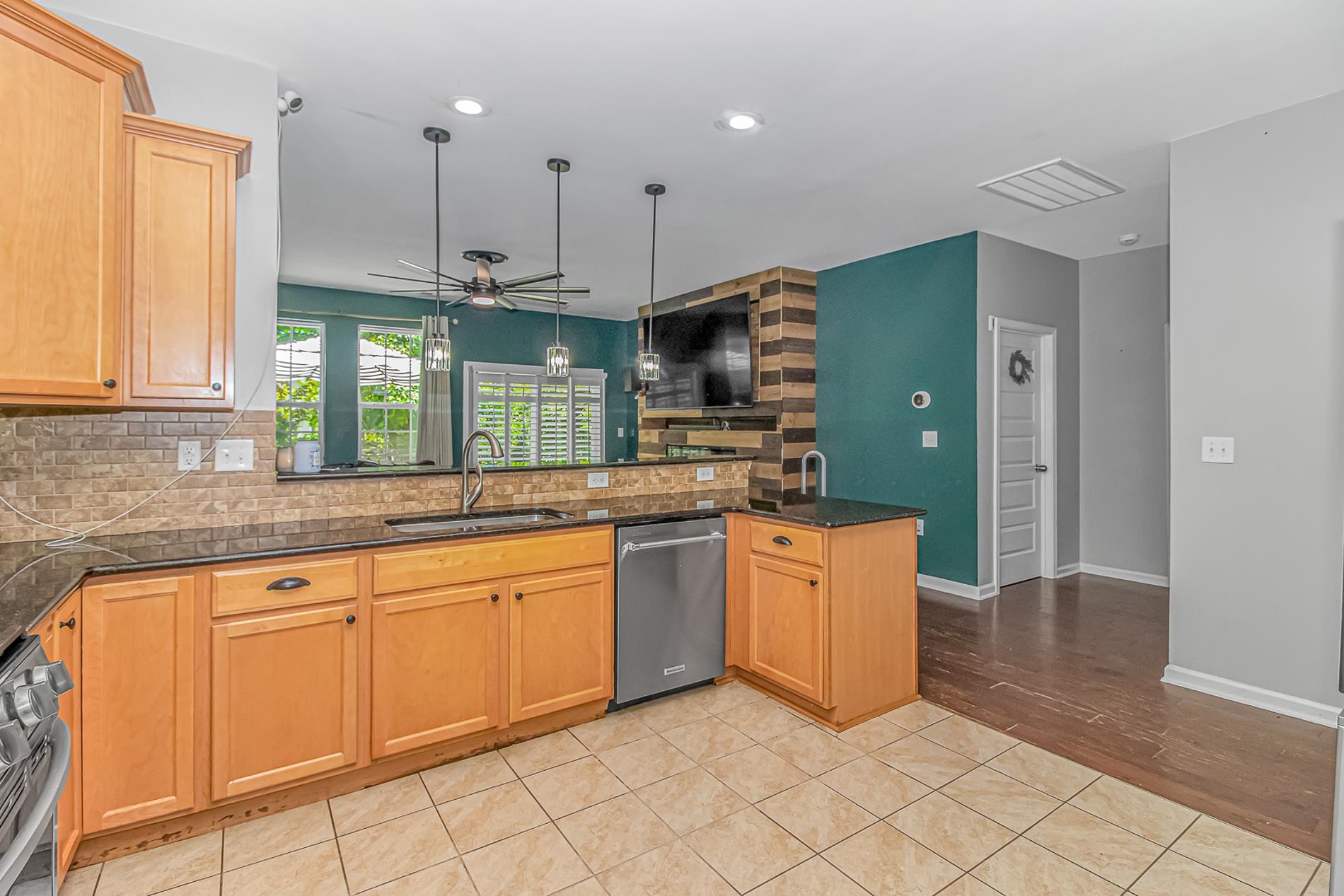 505 Oak Pond Ct. Property Photo 9