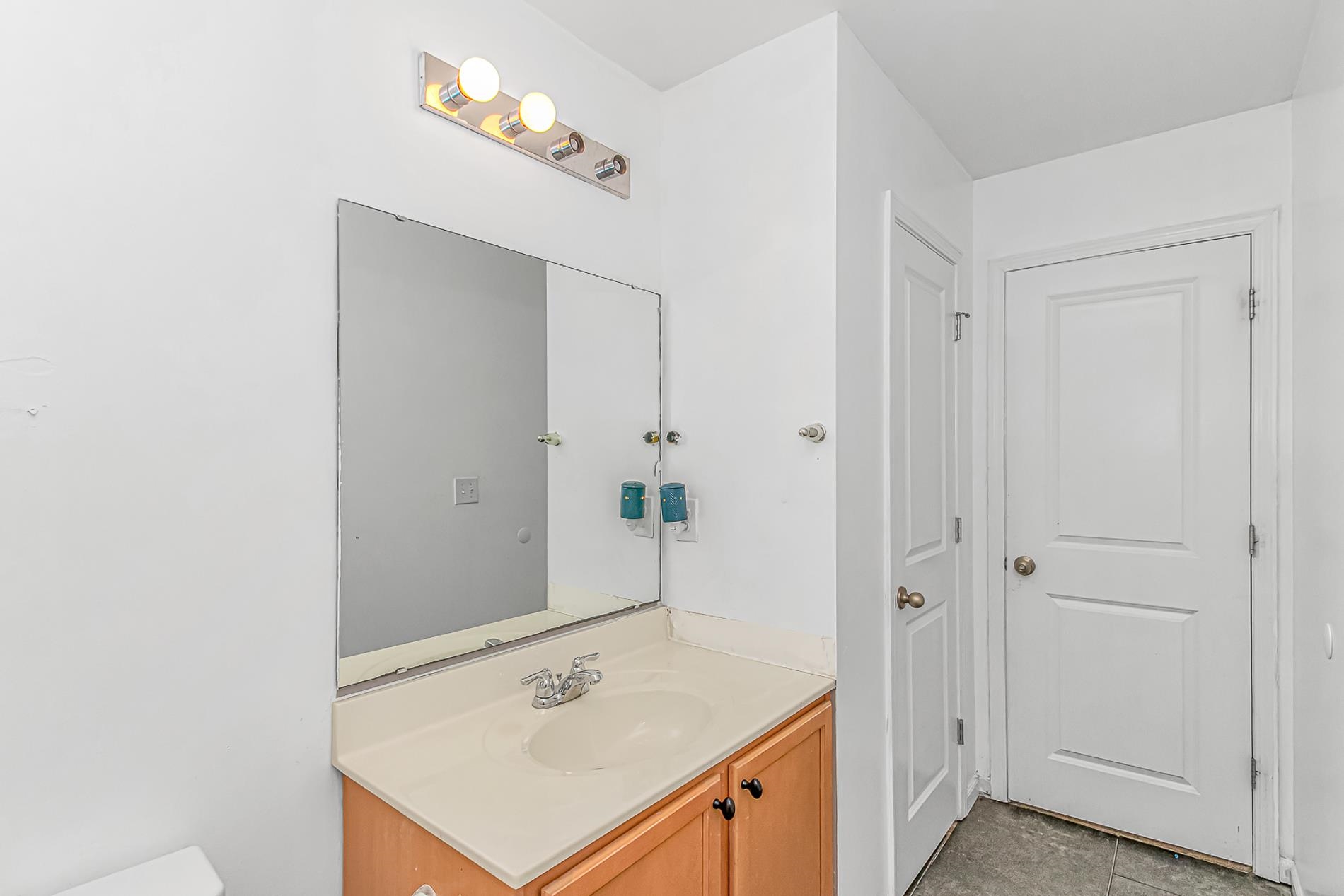 505 Oak Pond Ct. Property Photo 24