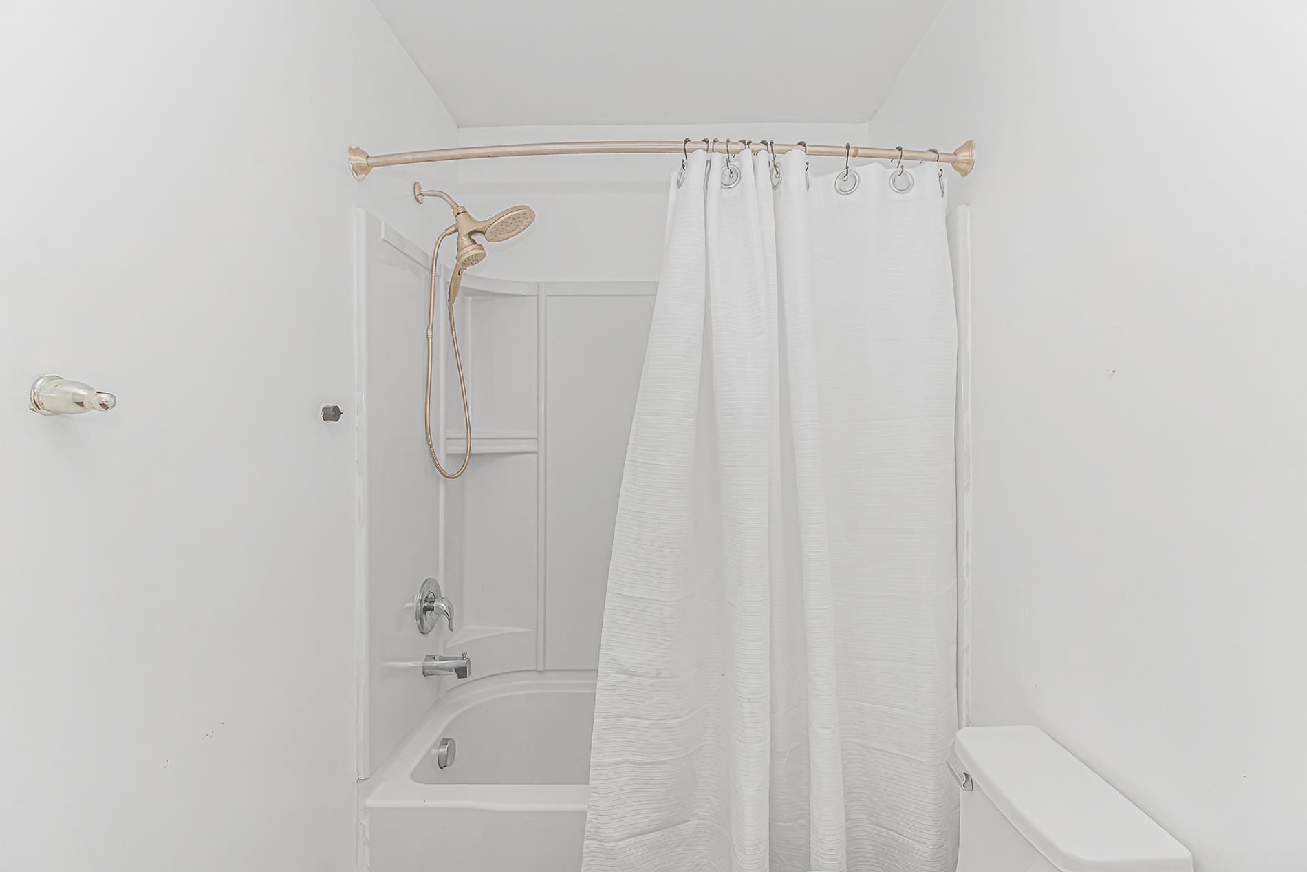505 Oak Pond Ct. Property Photo 25