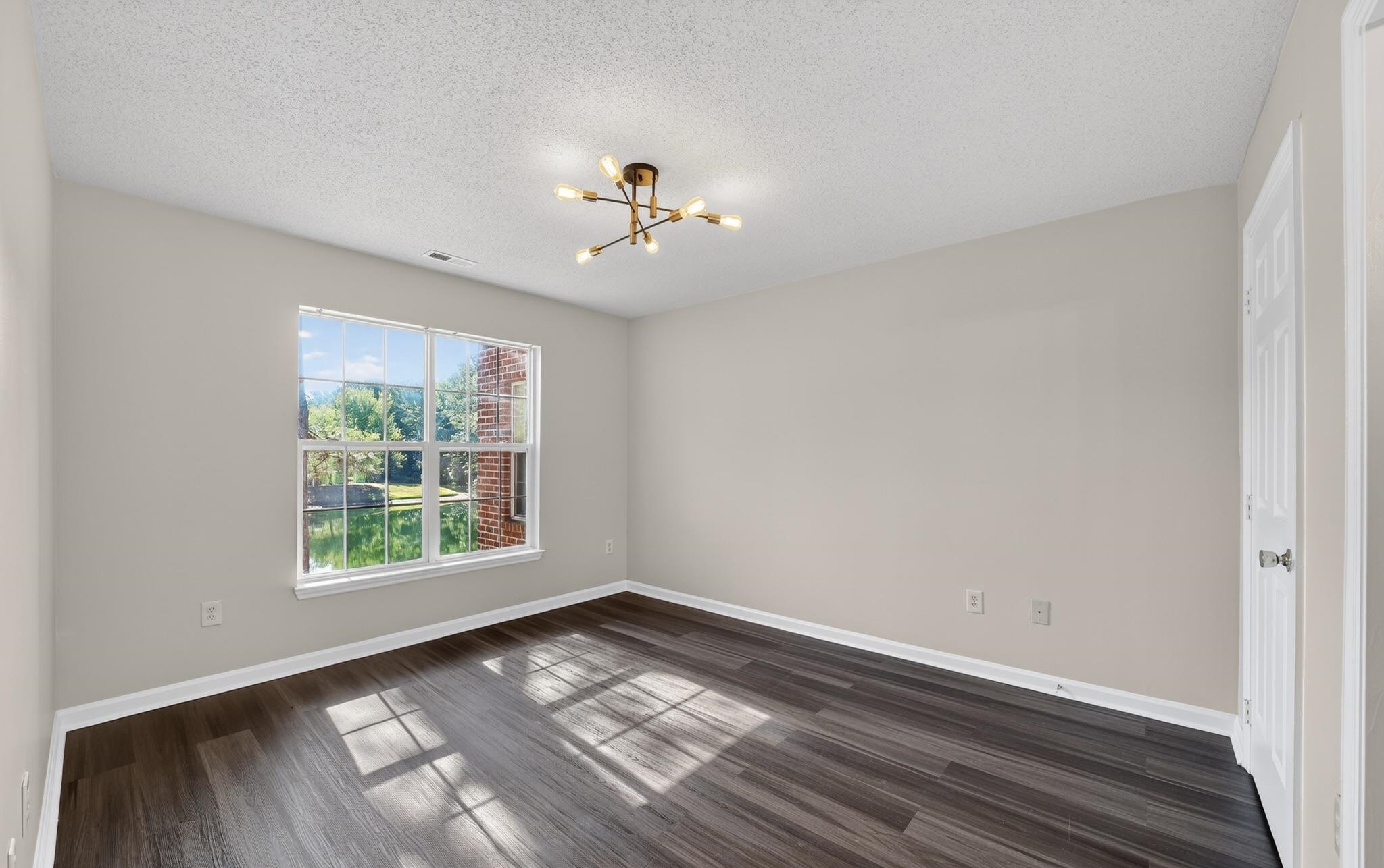 4246 Villas Dr. Property Photo 17
