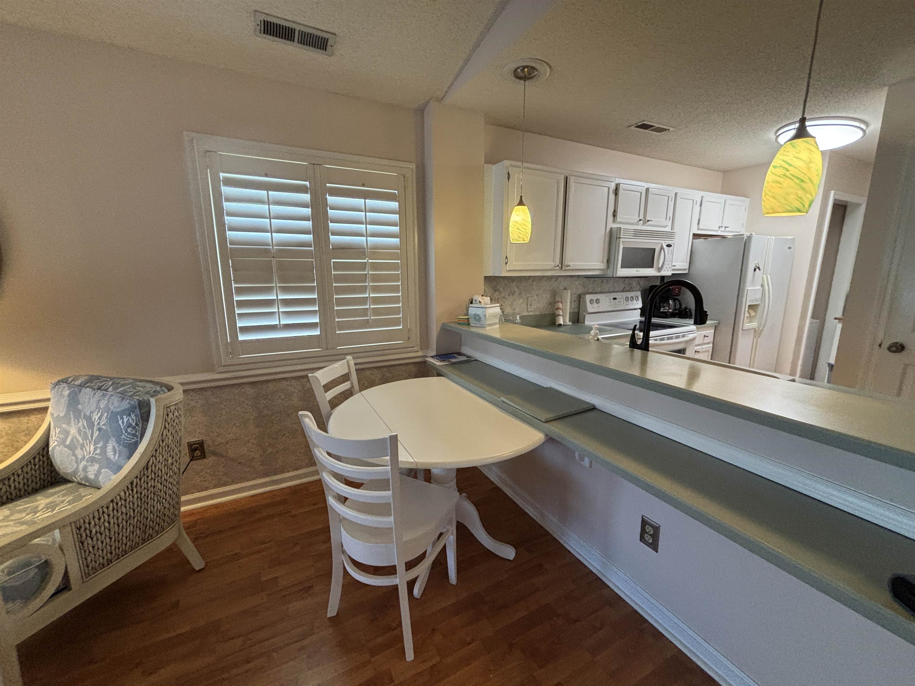 207 Landing Rd. Property Photo 4