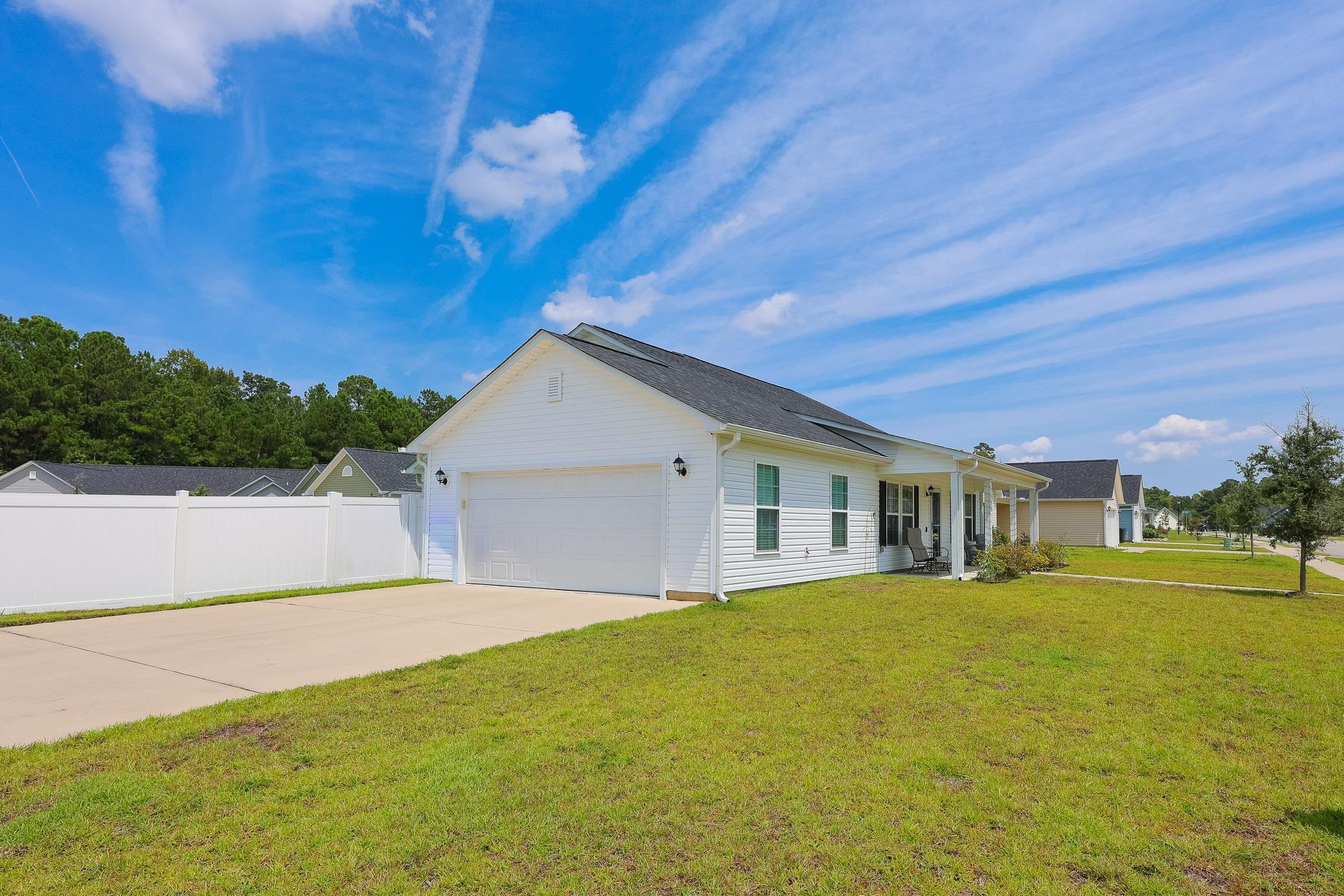 1403 Heirloom Dr. Property Photo 2