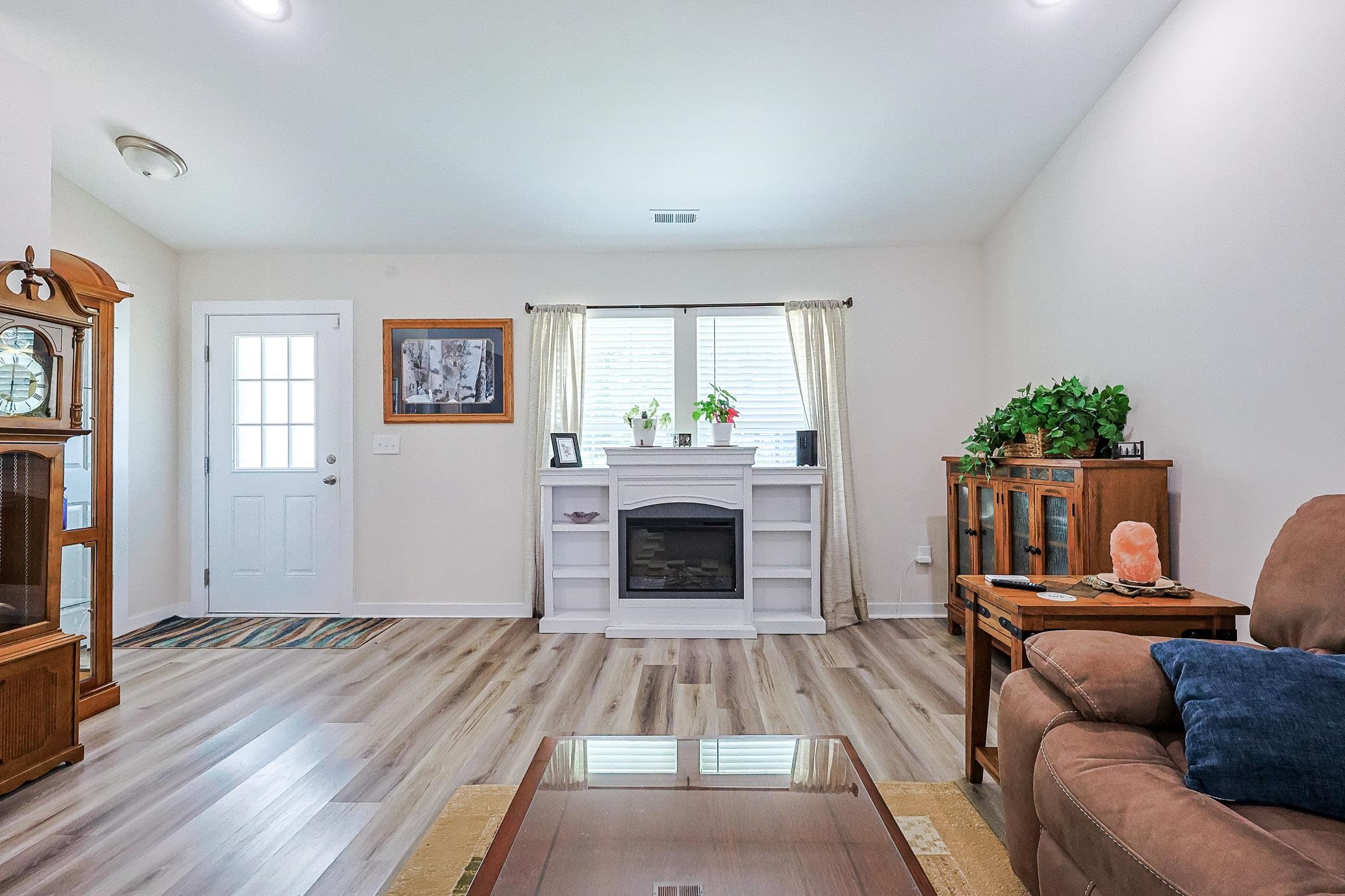 1403 Heirloom Dr. Property Photo 5