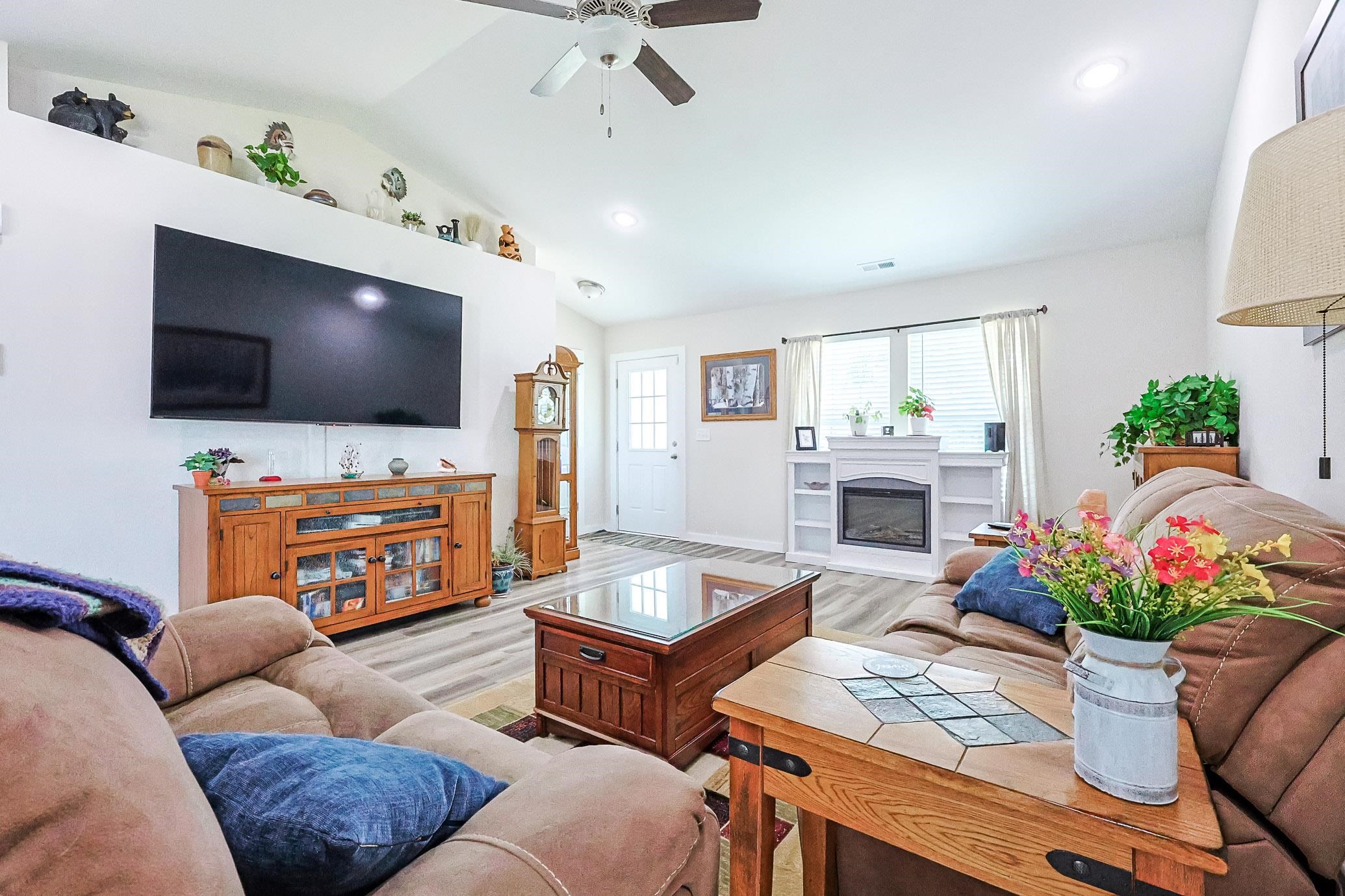 1403 Heirloom Dr. Property Photo 6