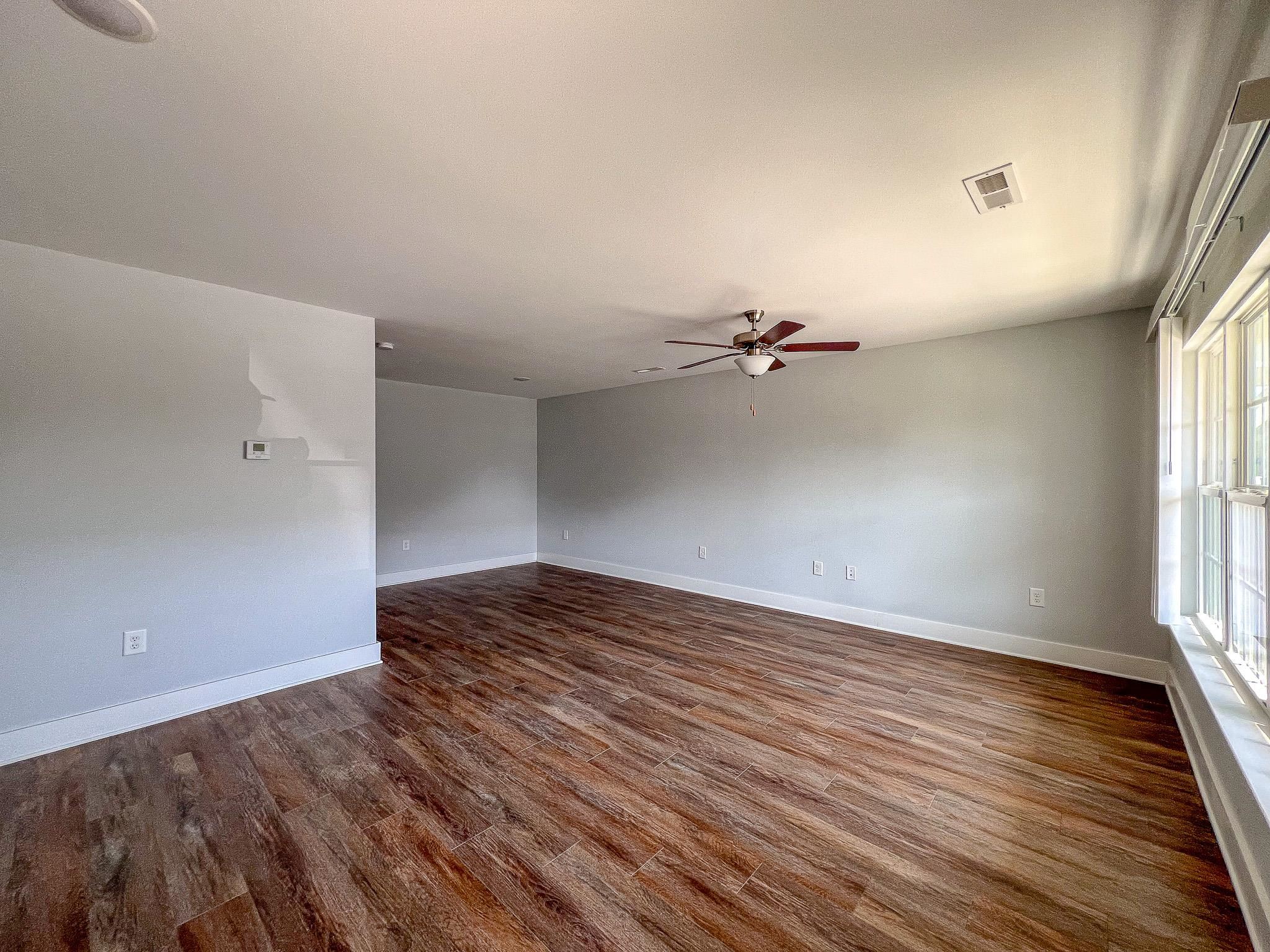 2708 Mercer Dr. Property Photo 2