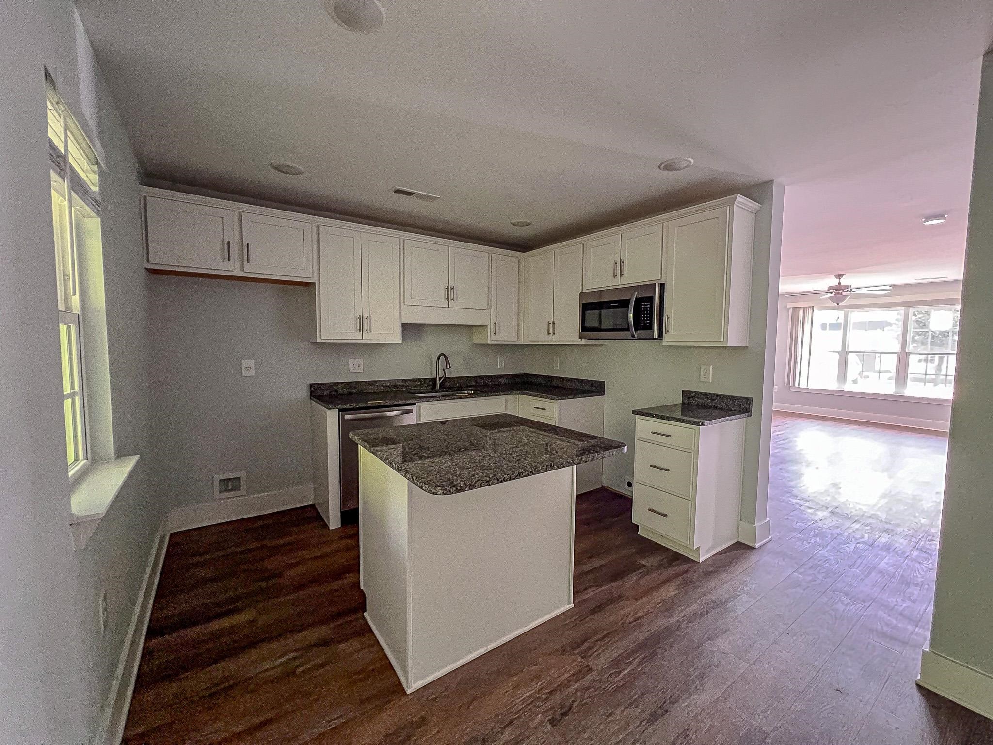 2708 Mercer Dr. Property Photo 6