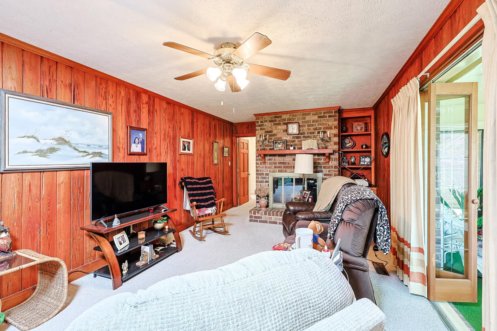 1624 Deer Park Ln. Property Photo 3