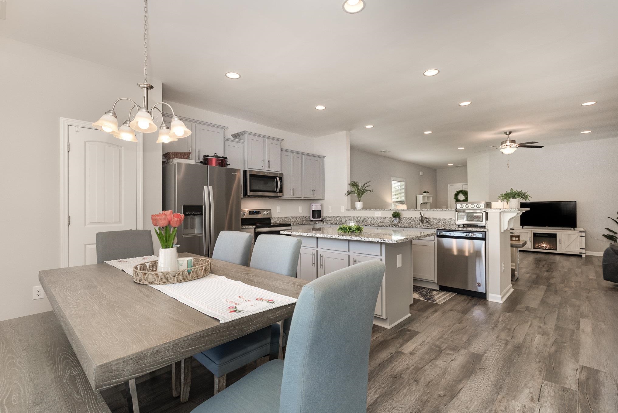 549 Hillsborough Dr. Property Photo 9