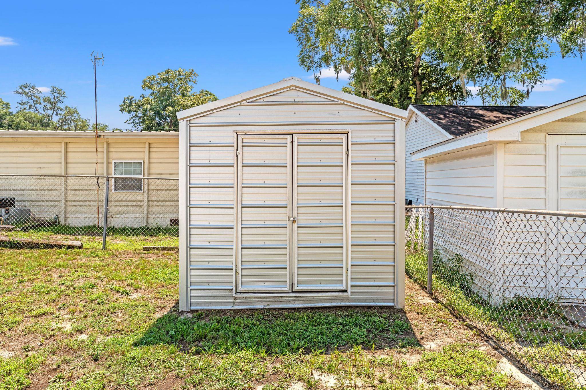 2418 Park St. Property Photo 24
