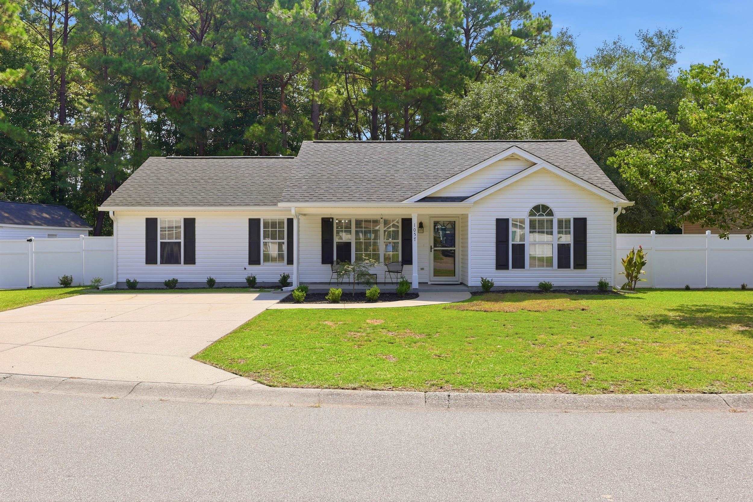 1057 Courtyard Dr. Property Photo 1