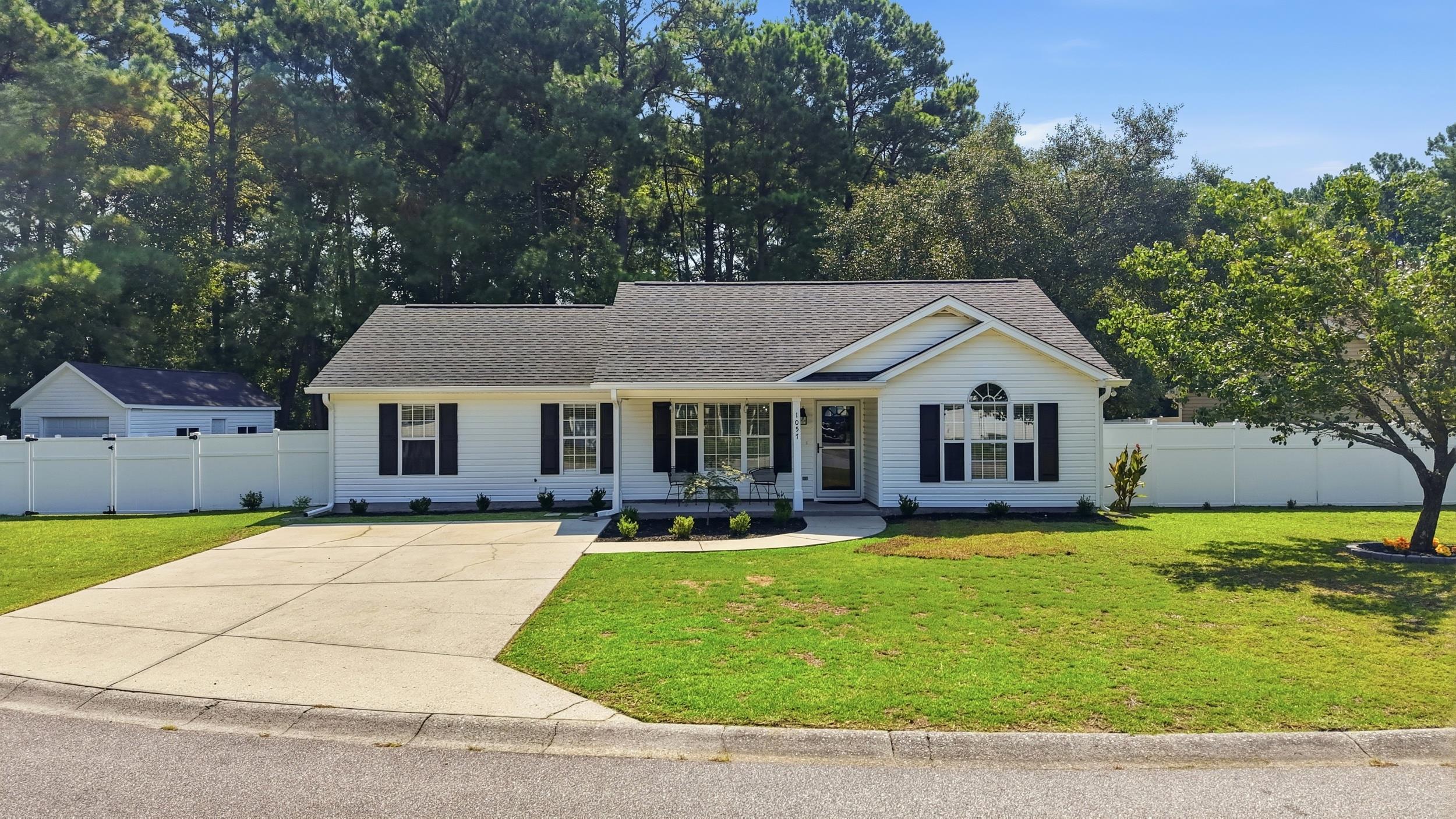 1057 Courtyard Dr. Property Photo 8