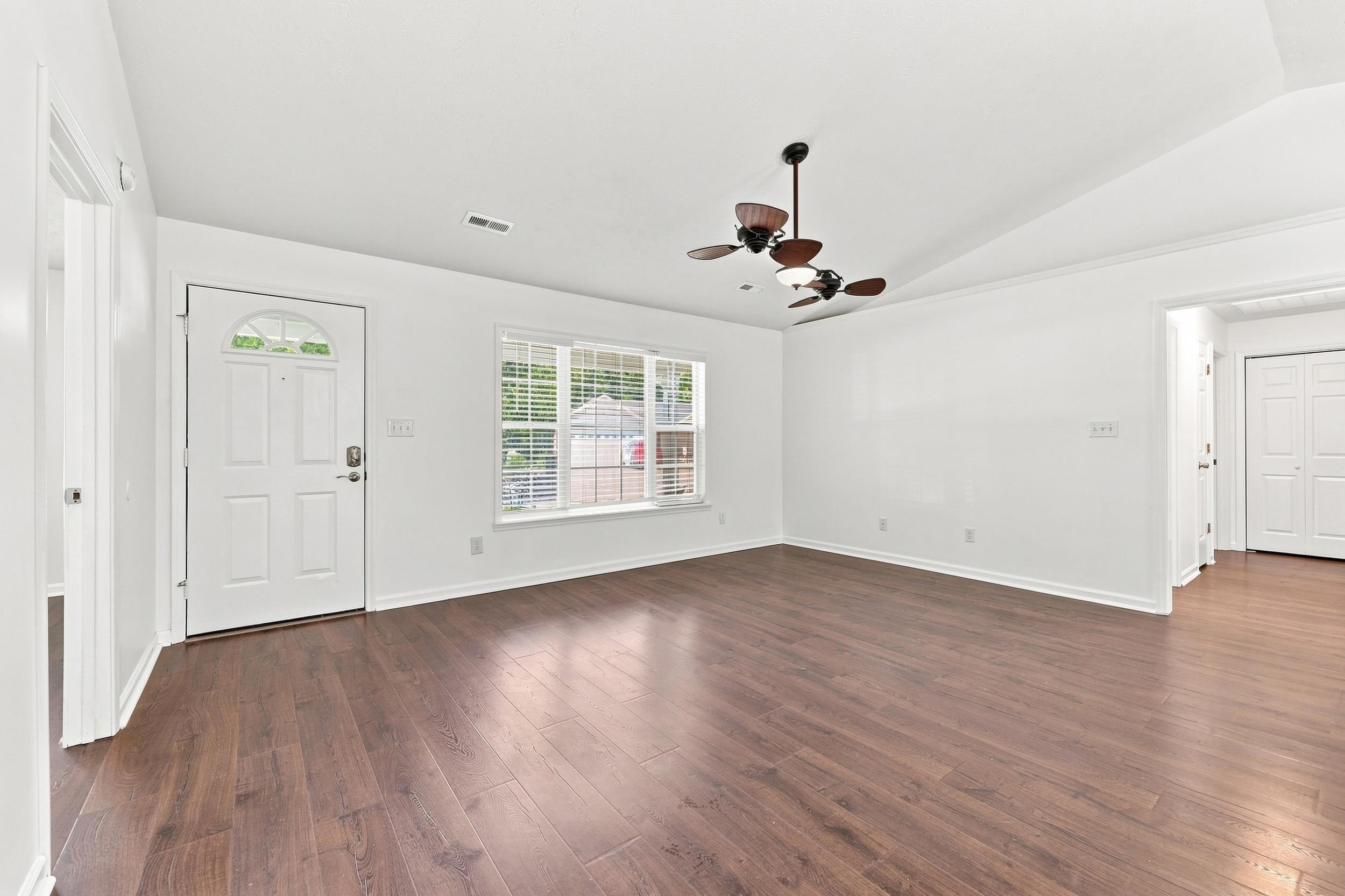 1057 Courtyard Dr. Property Photo 11