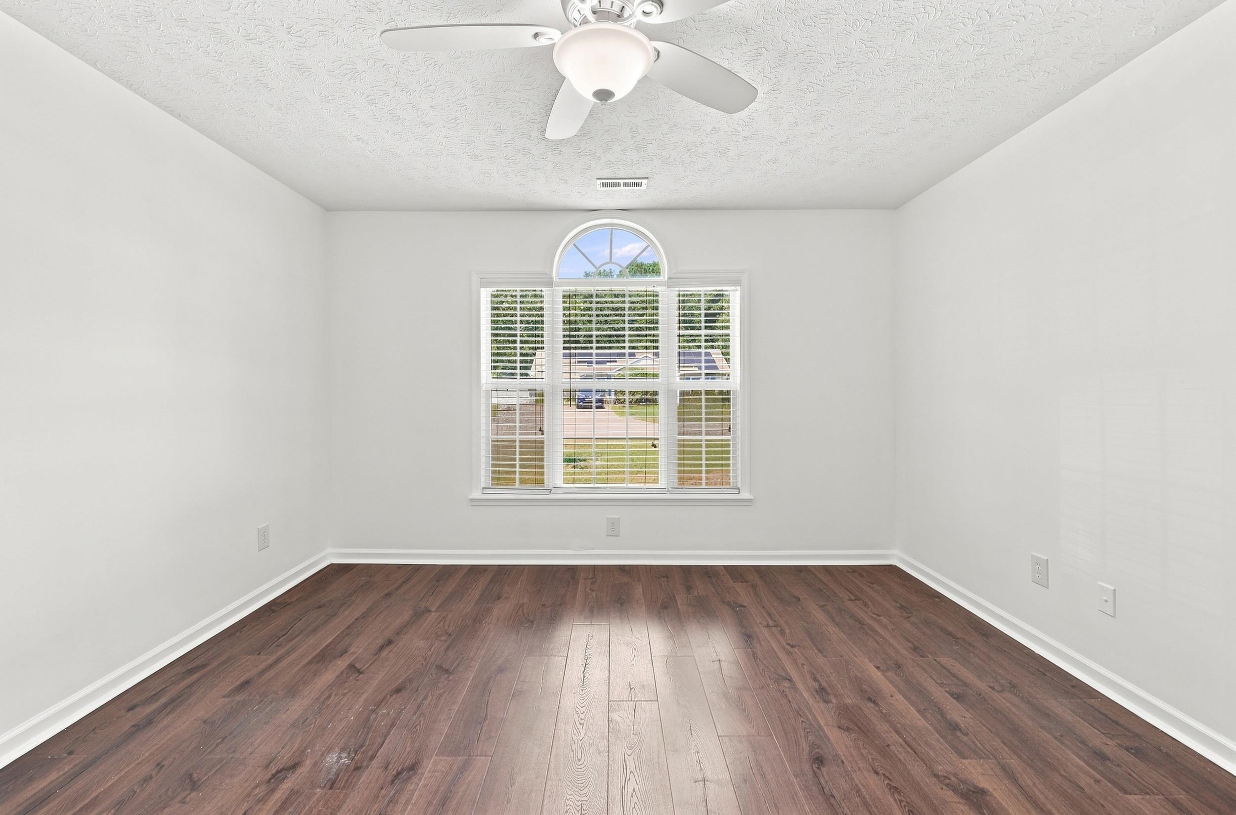1057 Courtyard Dr. Property Photo 16