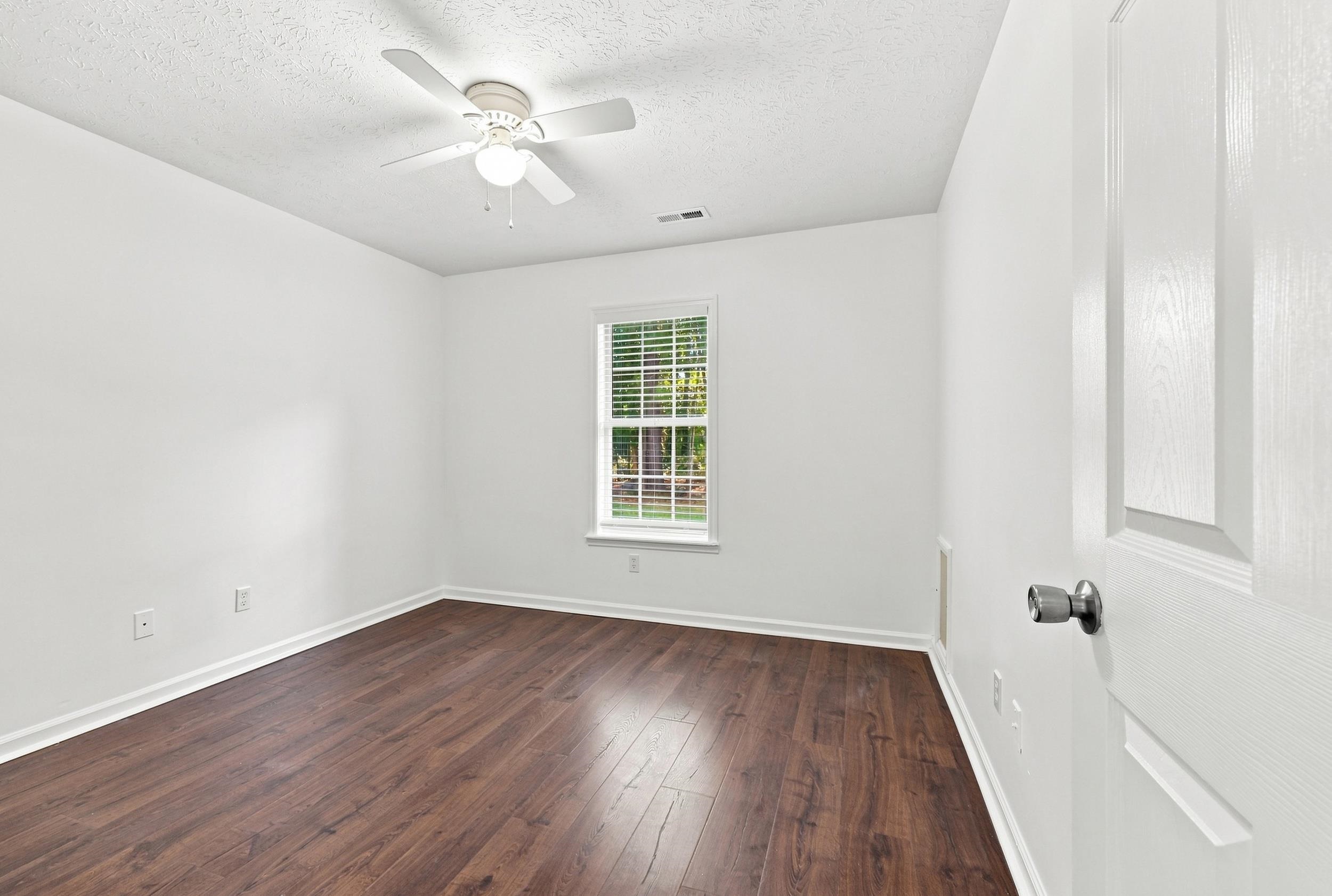1057 Courtyard Dr. Property Photo 23