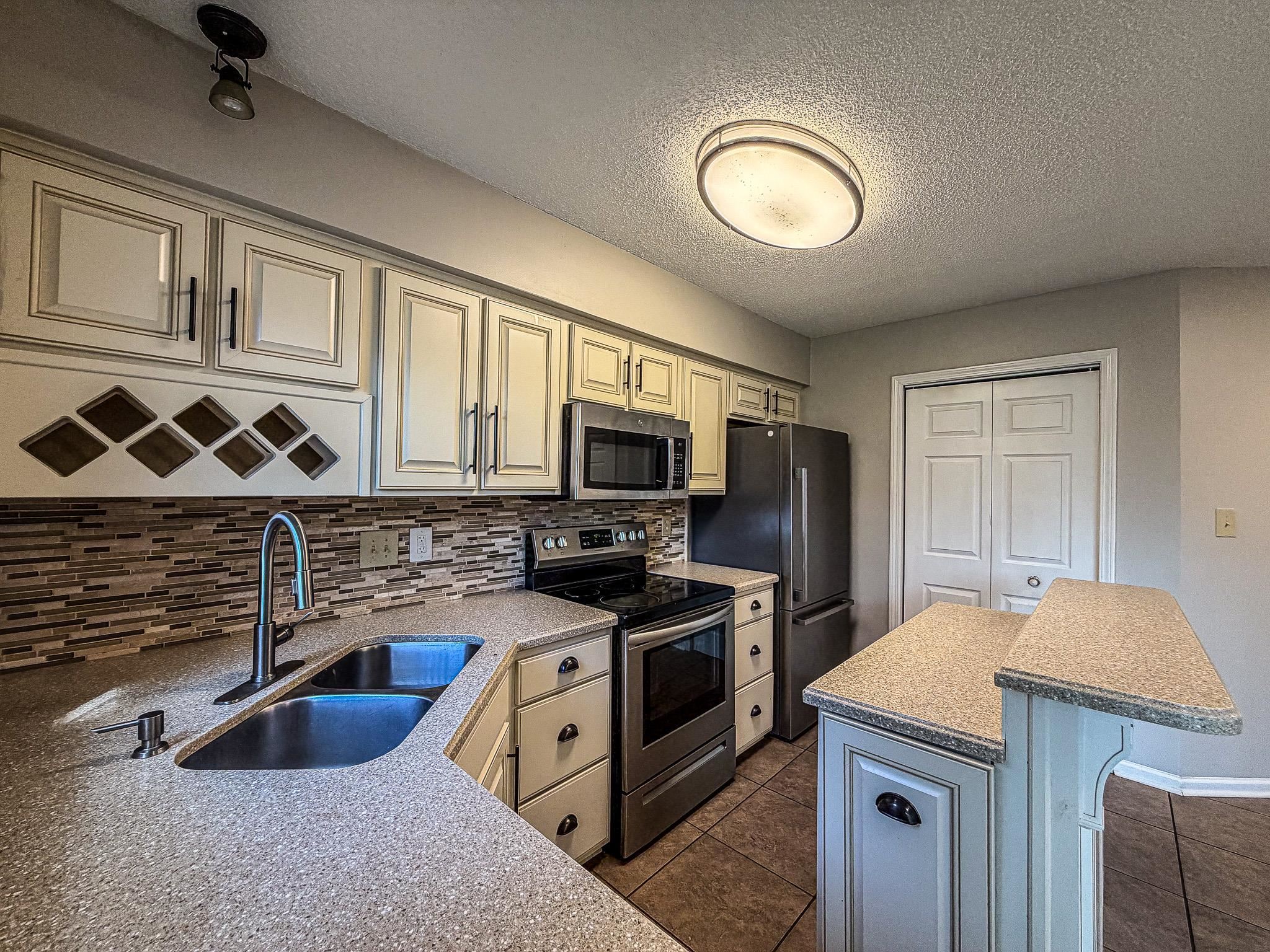 302 Scotts Mill Ct. Property Photo 10