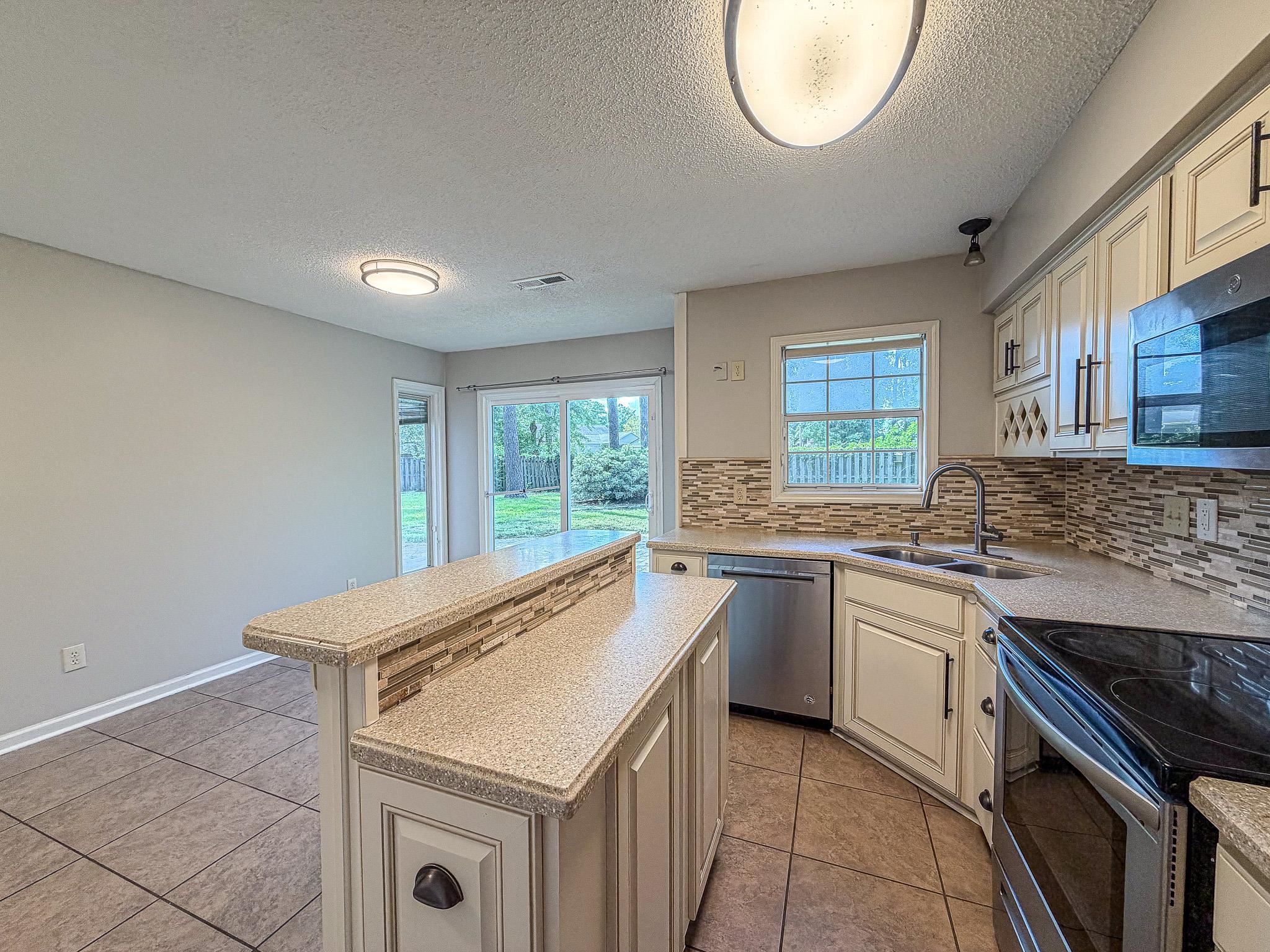 302 Scotts Mill Ct. Property Photo 12
