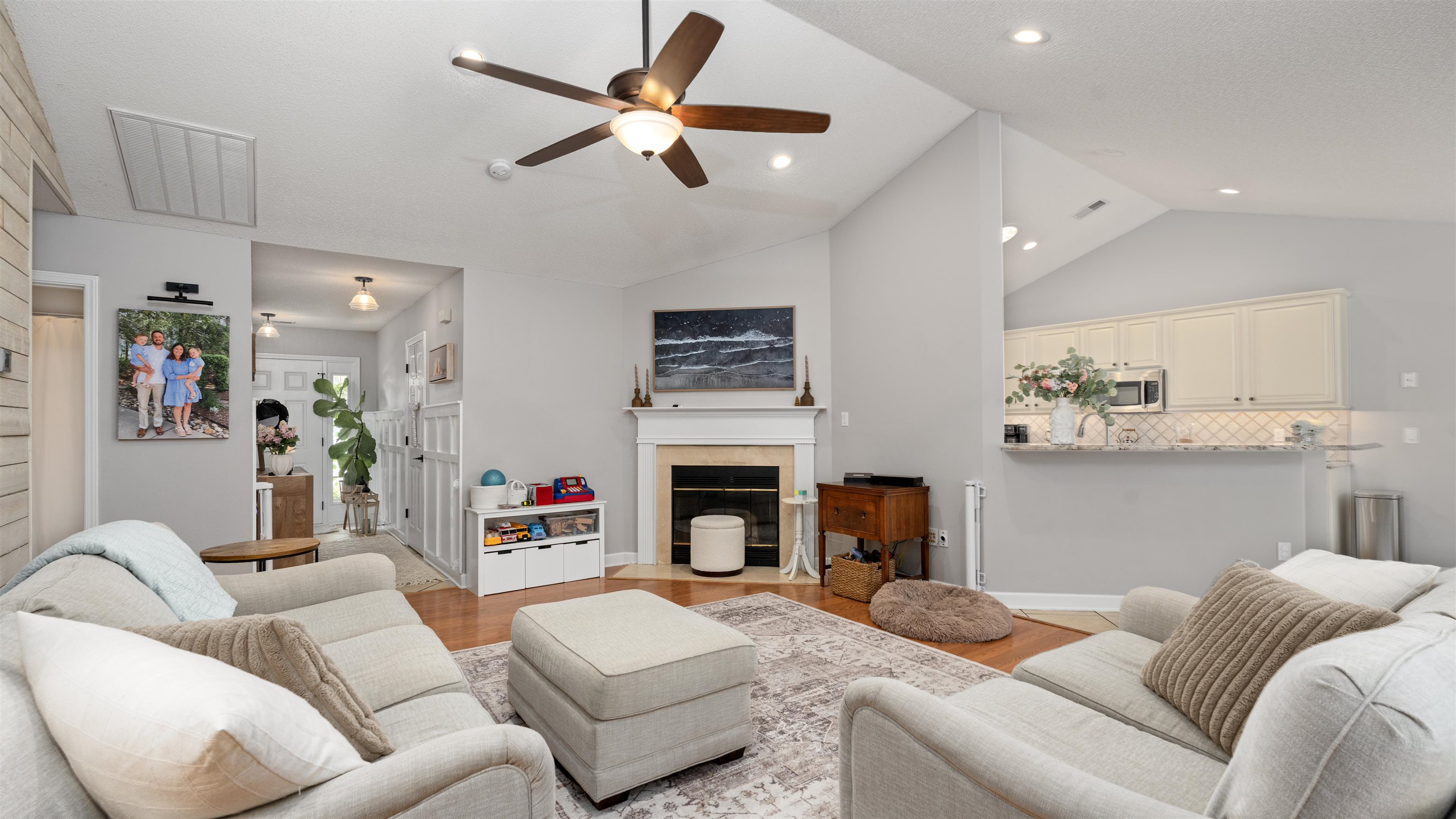 823 Riverward Dr. Property Photo 6