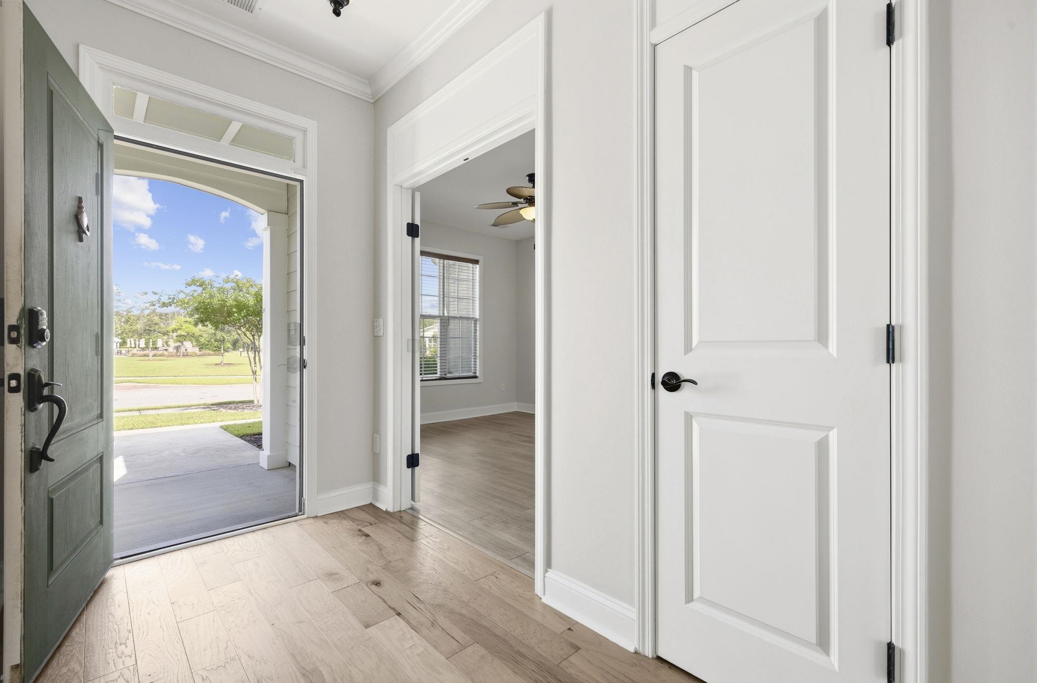 2027 Silverspring Ln. Property Photo 3