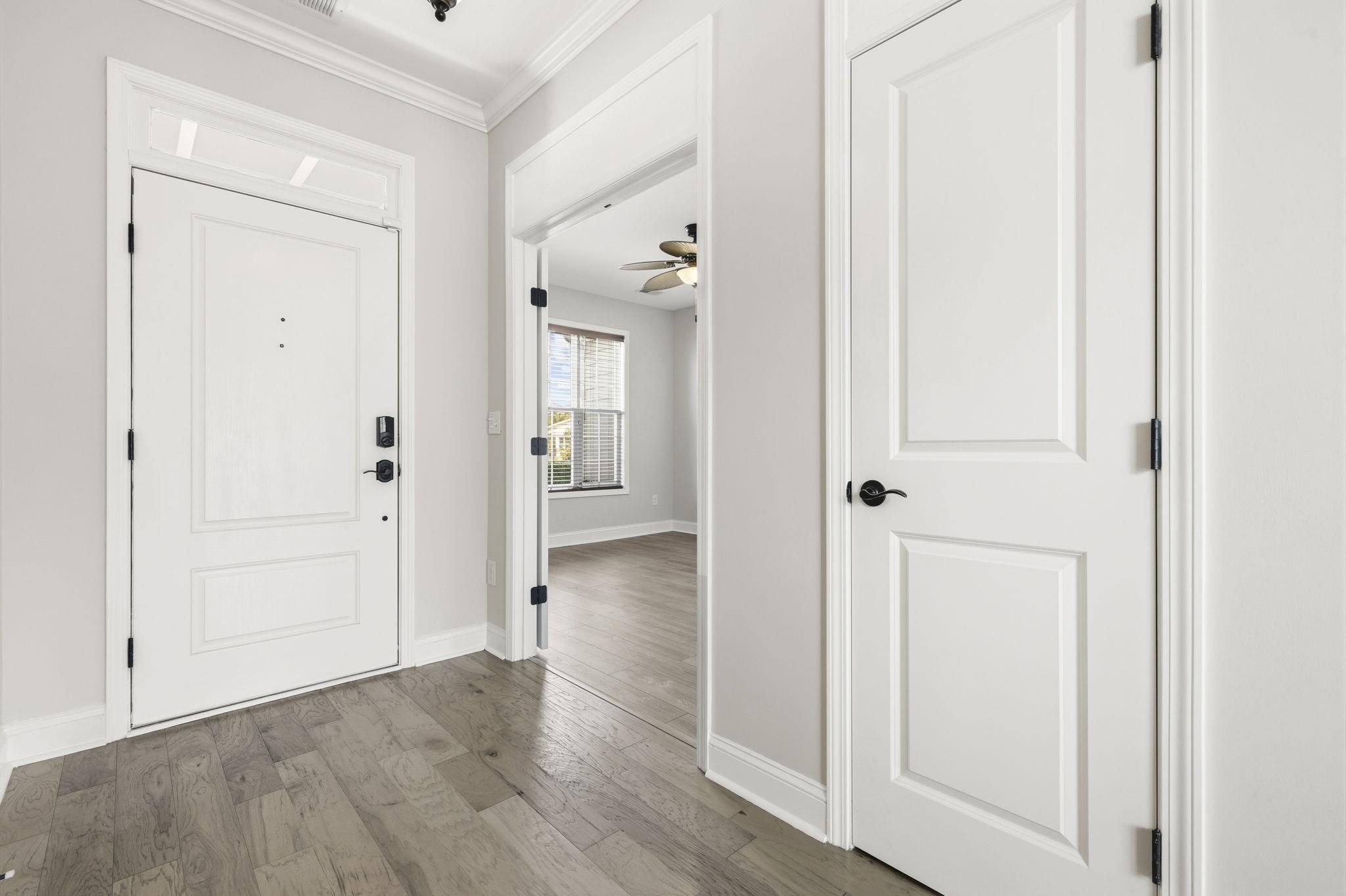 2027 Silverspring Ln. Property Photo 4