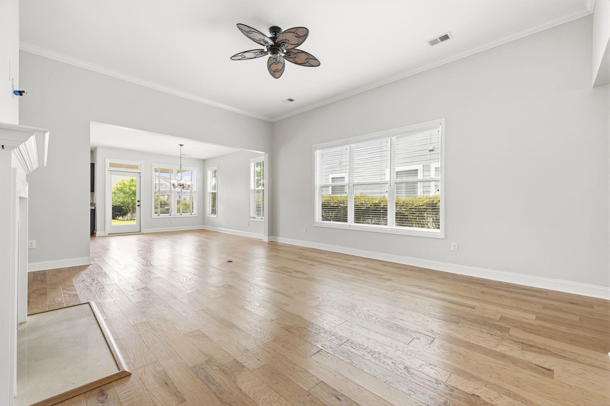 2027 Silverspring Ln. Property Photo 8