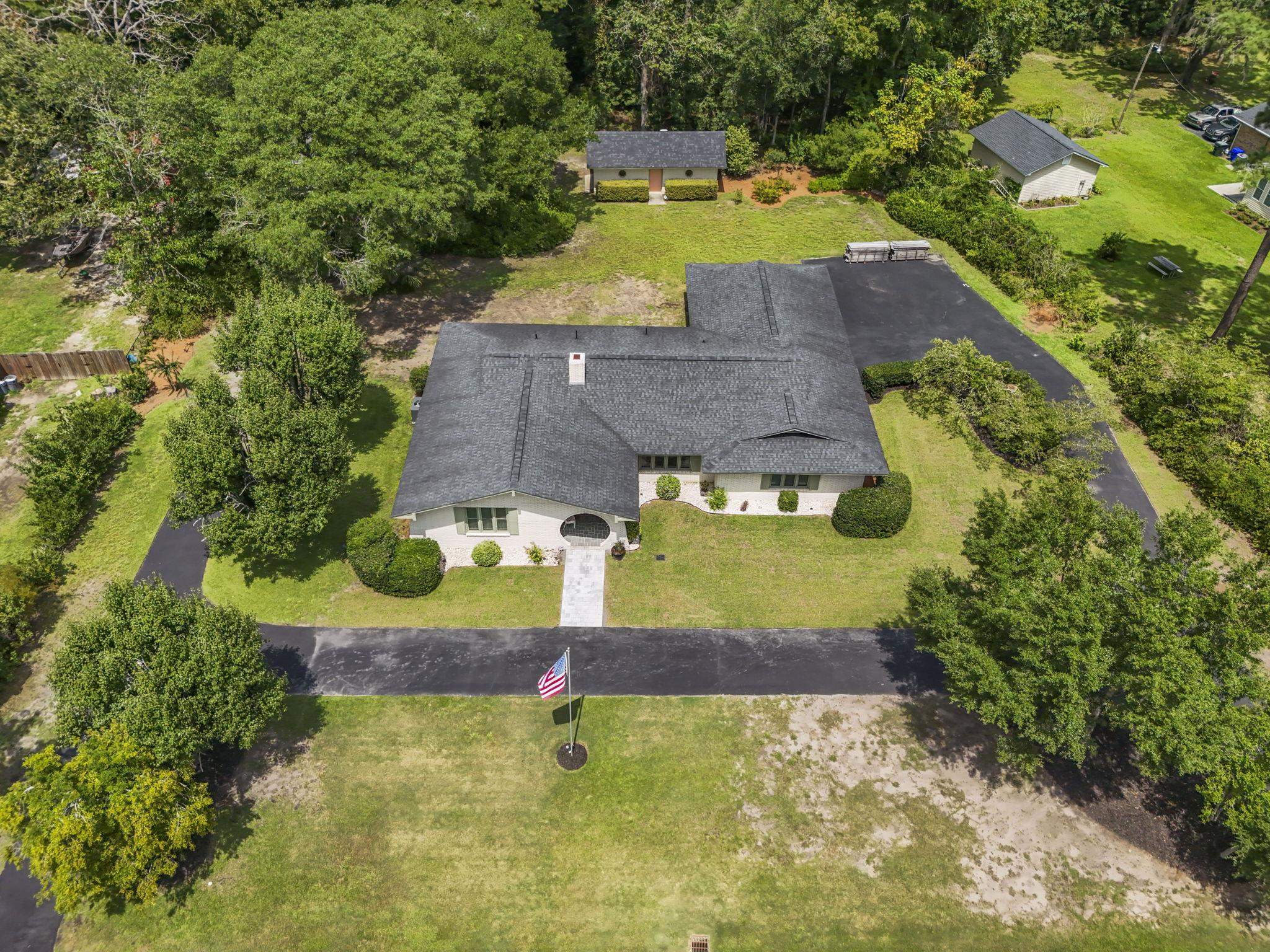 207 Glass Hill Dr. Property Photo 49