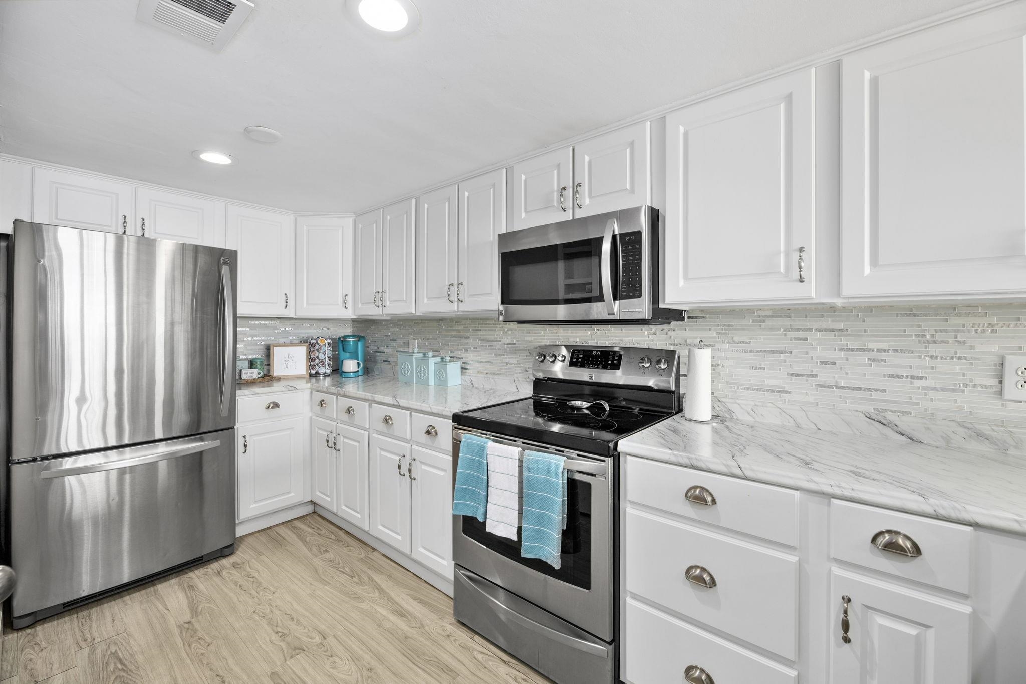 1108 N Waccamaw Dr. Property Photo 6