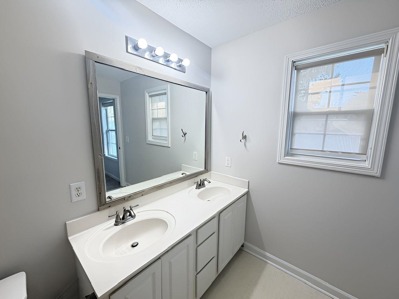 323 Kildare Ct. Property Photo 14