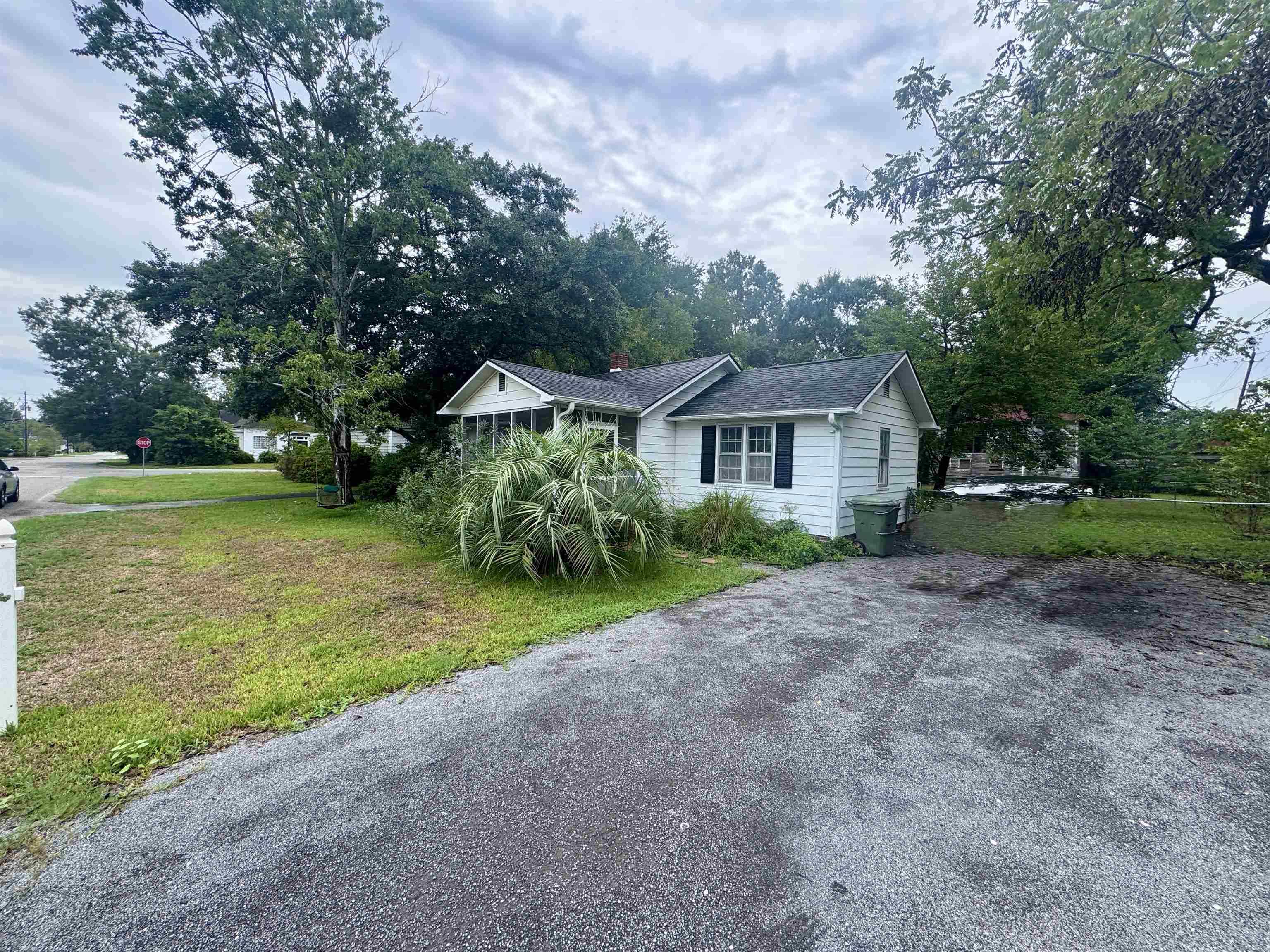 103 E Elmwood St. Property Photo 3