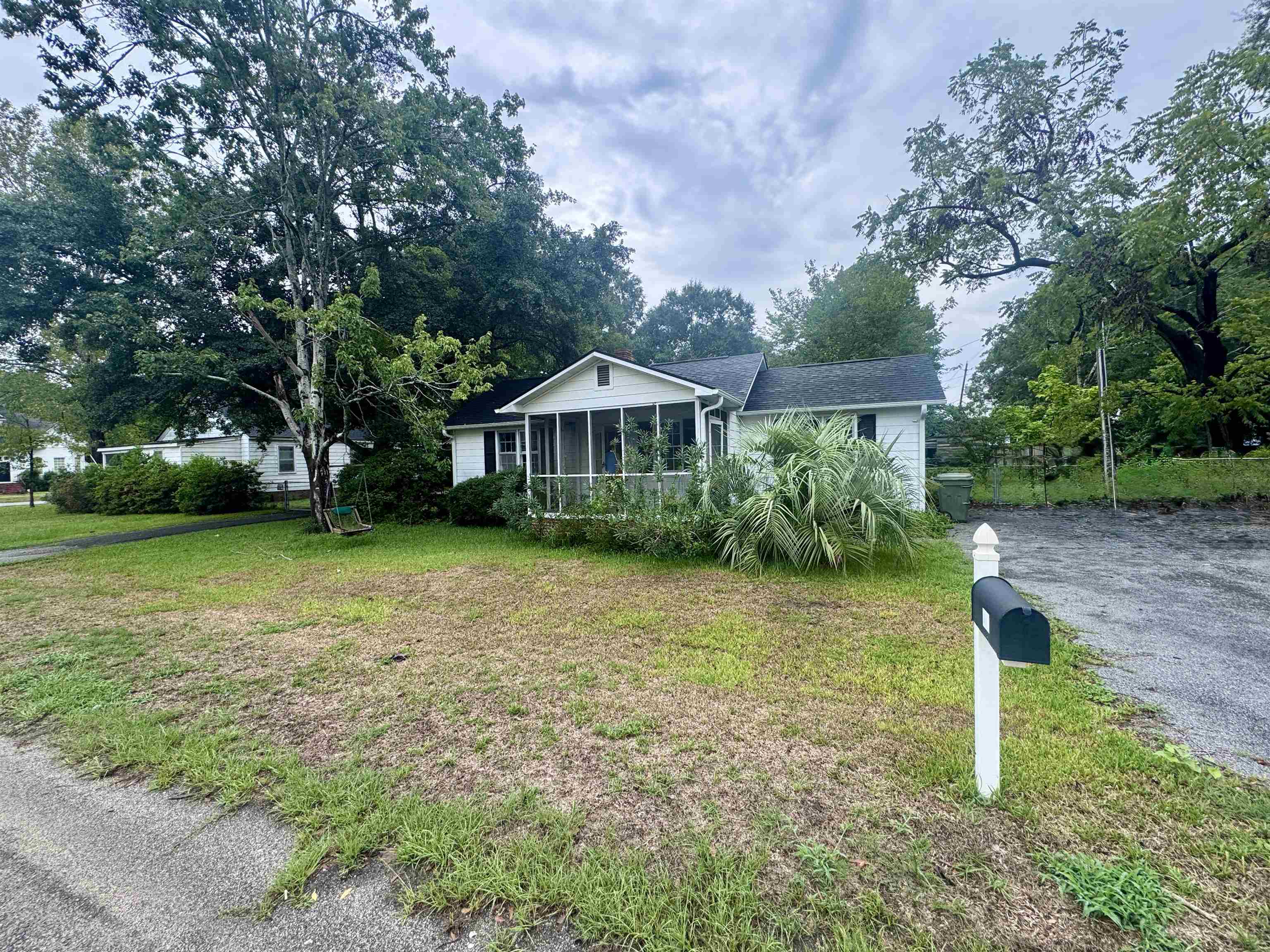 103 E Elmwood St. Property Photo 4