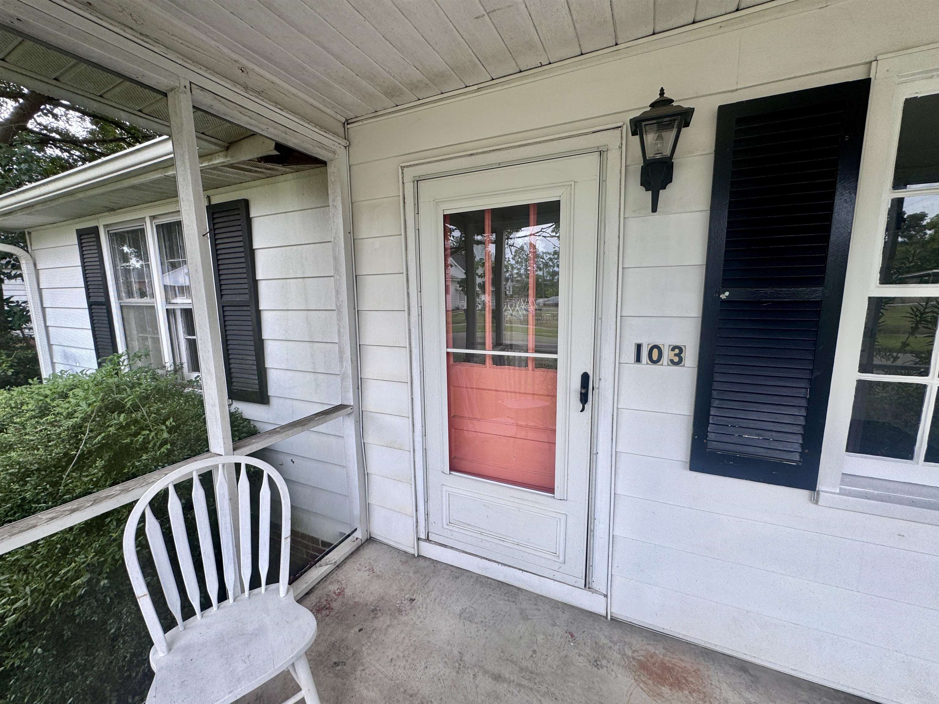 103 E Elmwood St. Property Photo 6