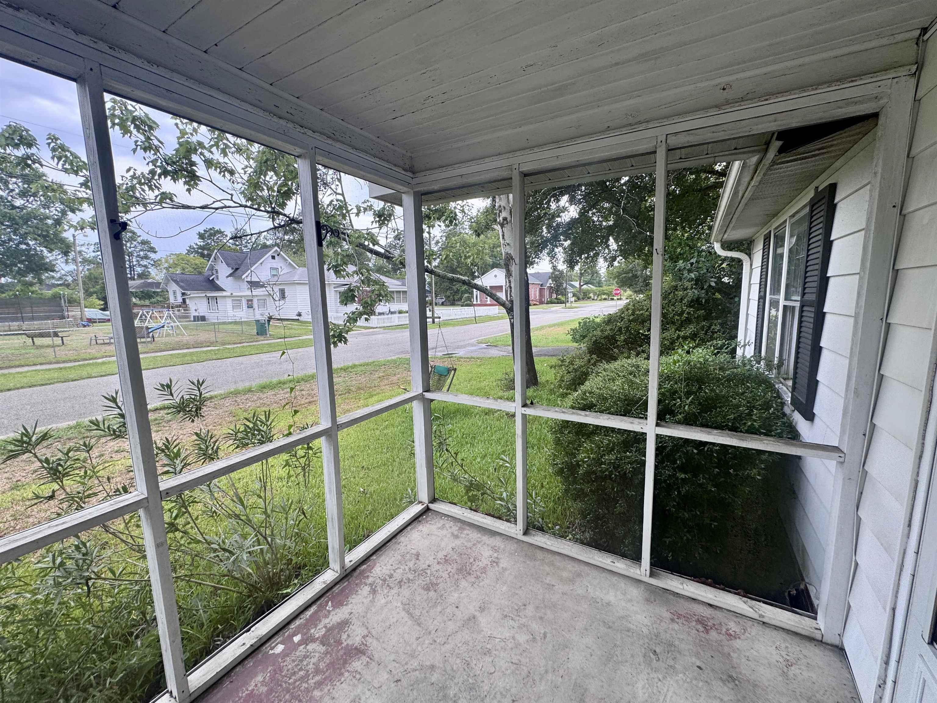 103 E Elmwood St. Property Photo 8