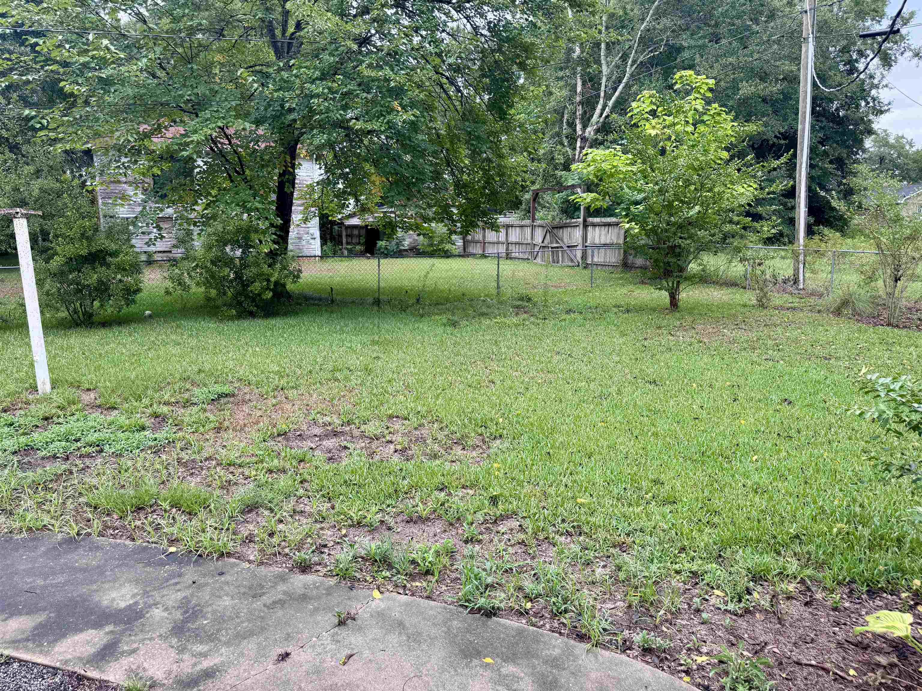 103 E Elmwood St. Property Photo 12