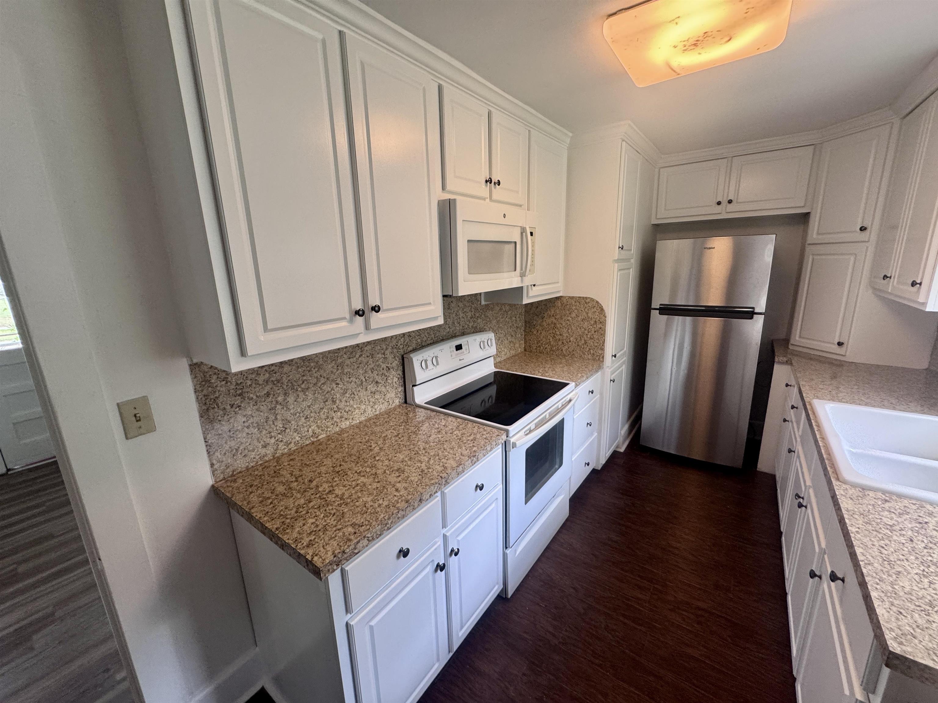 103 E Elmwood St. Property Photo 18