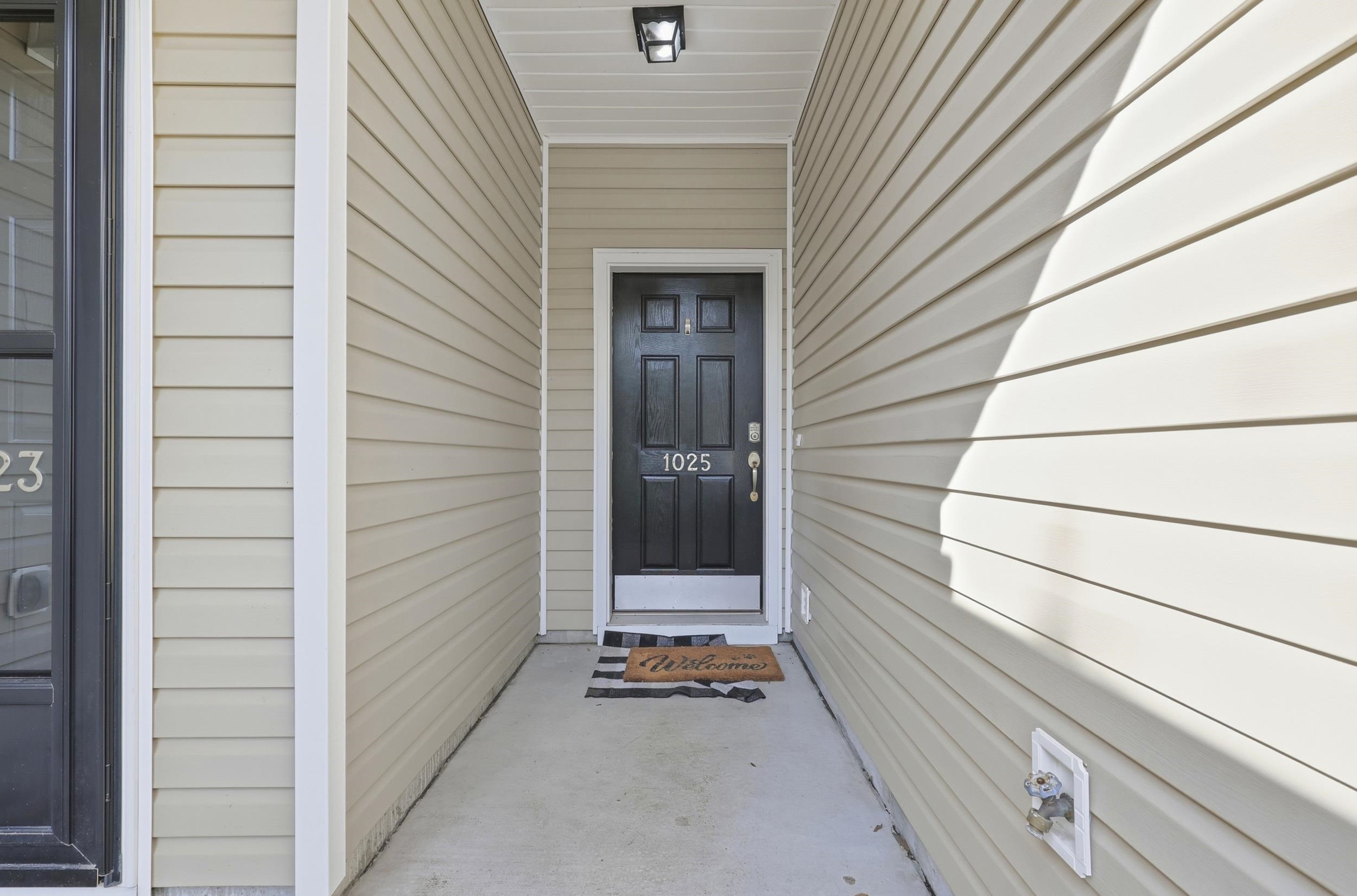 1025 Fairway Ln. Property Photo 3