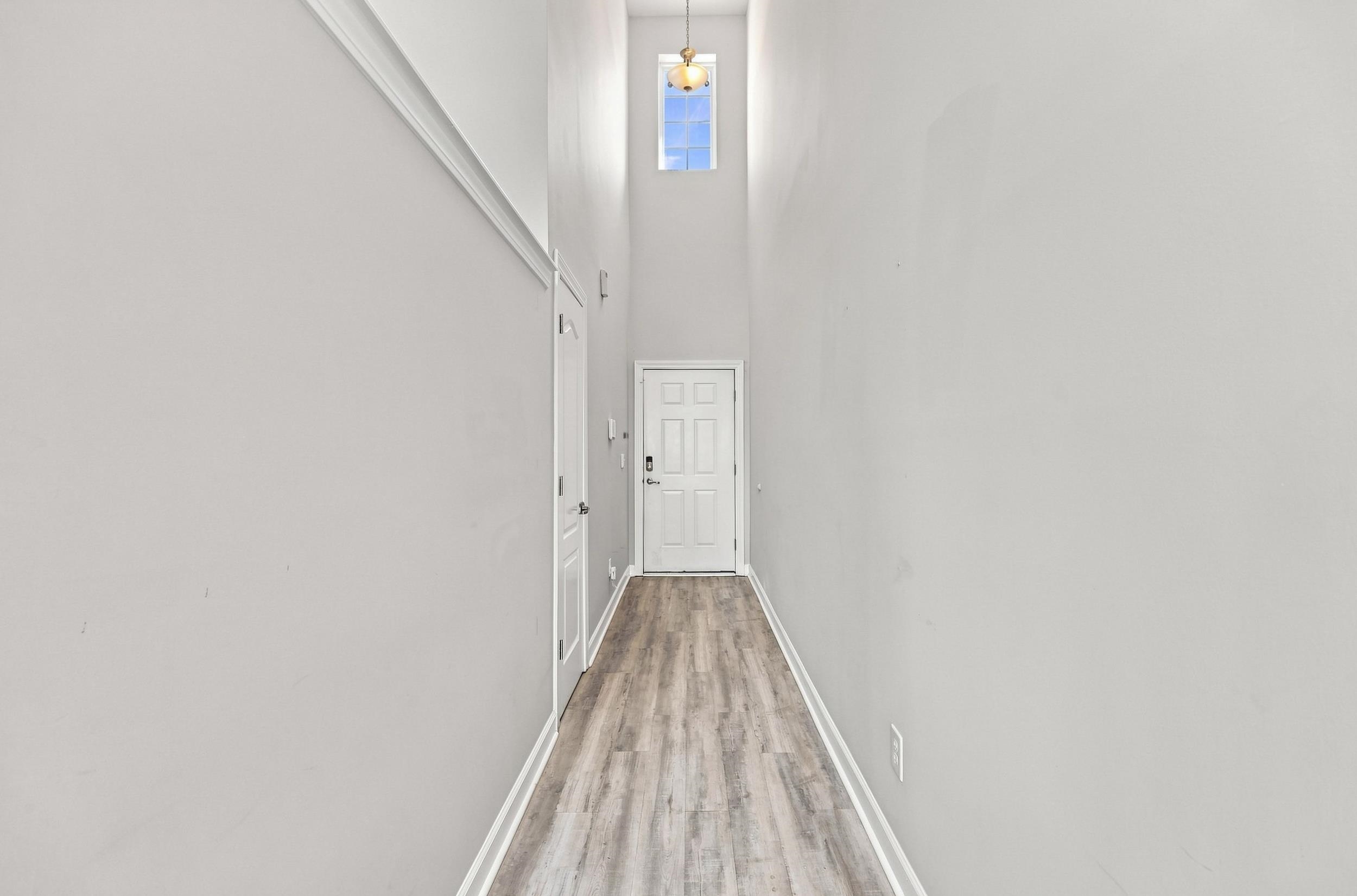 1025 Fairway Ln. Property Photo 5