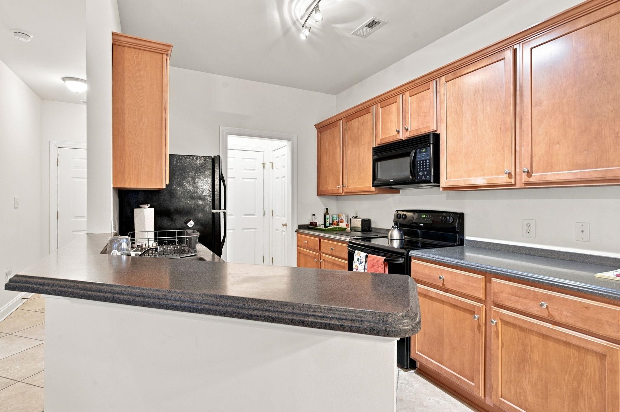 2037 Silvercrest Dr. Property Photo 4