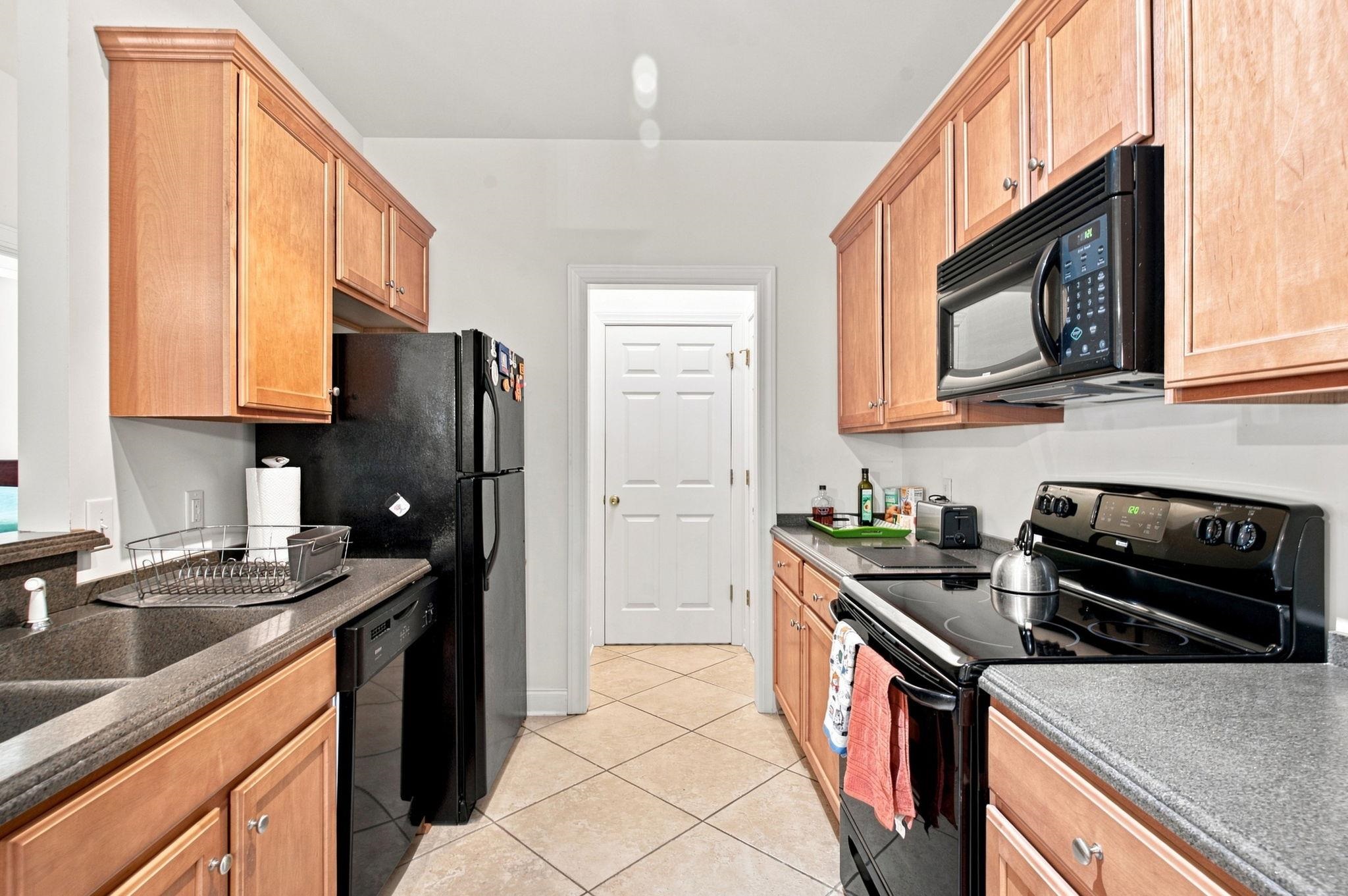 2037 Silvercrest Dr. Property Photo 7