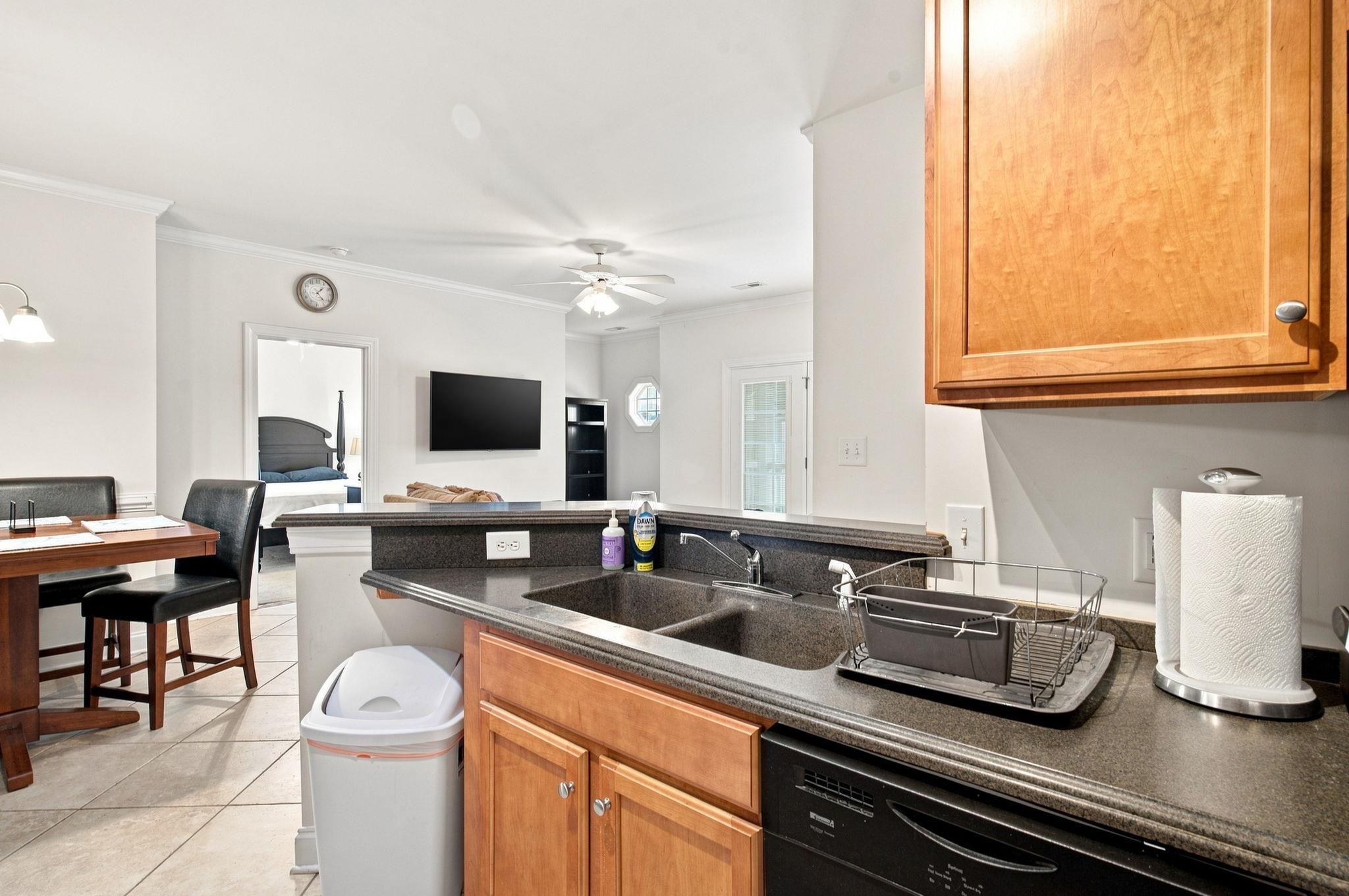 2037 Silvercrest Dr. Property Photo 9